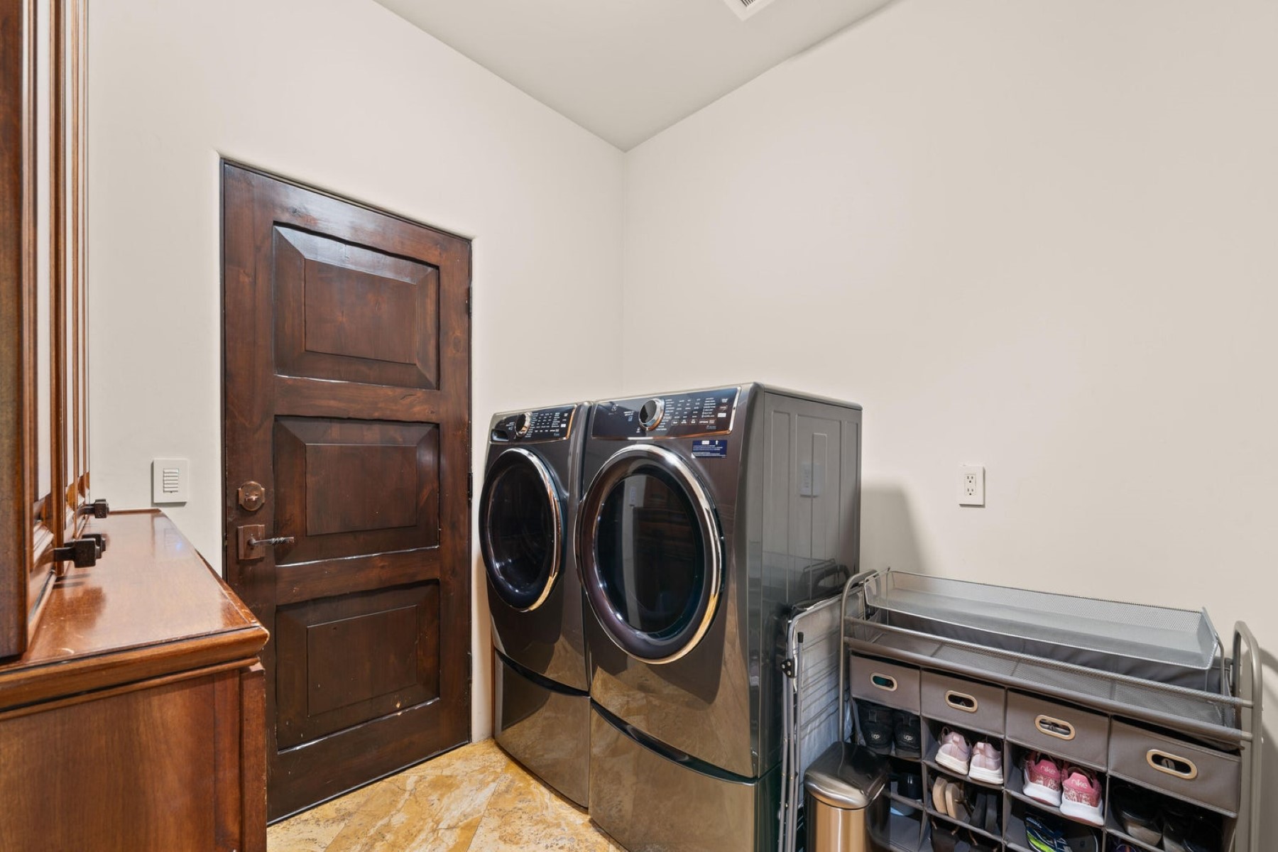 8942 E Calle De Las Brisas 