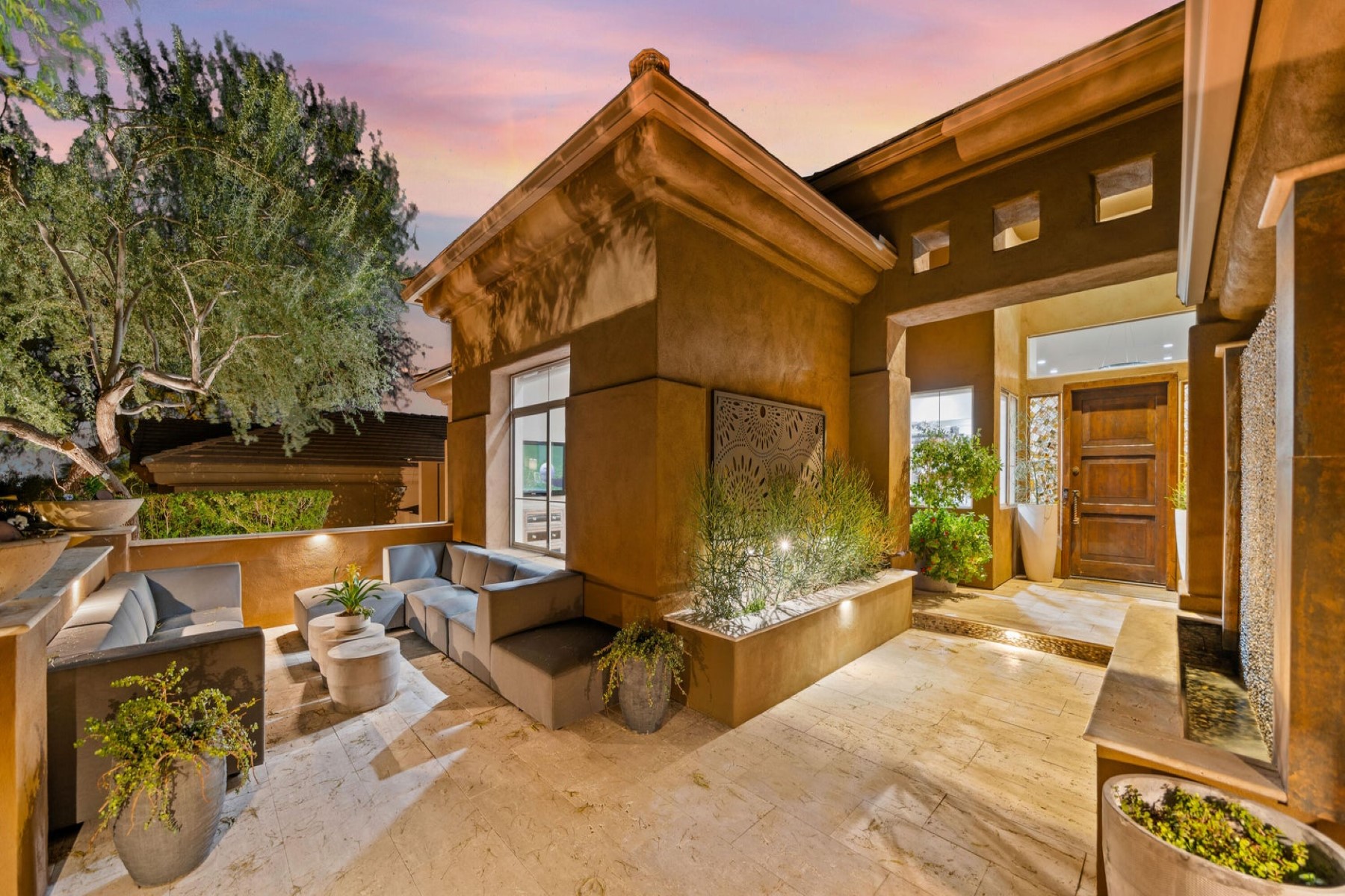 8942 E Calle De Las Brisas 