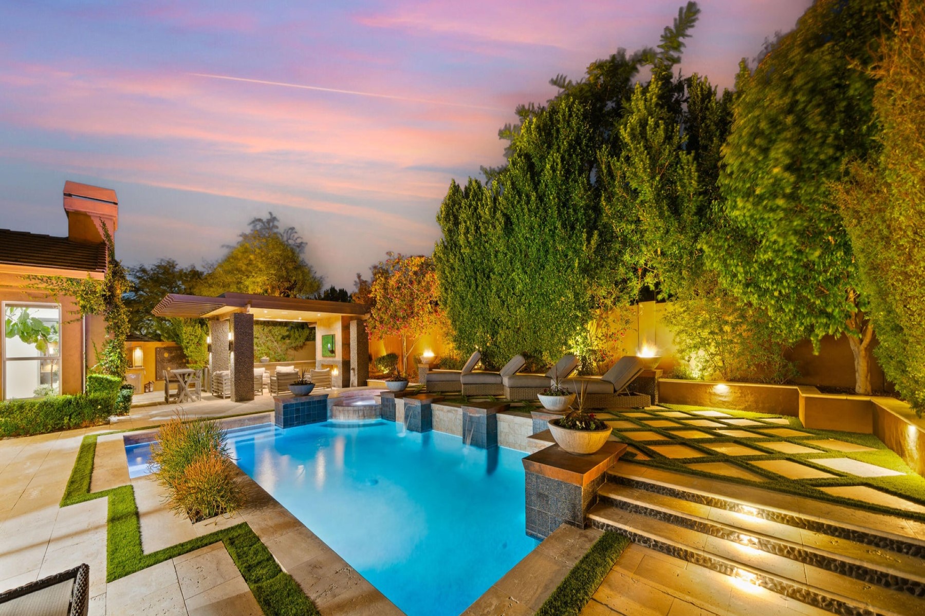 8942 E Calle De Las Brisas 