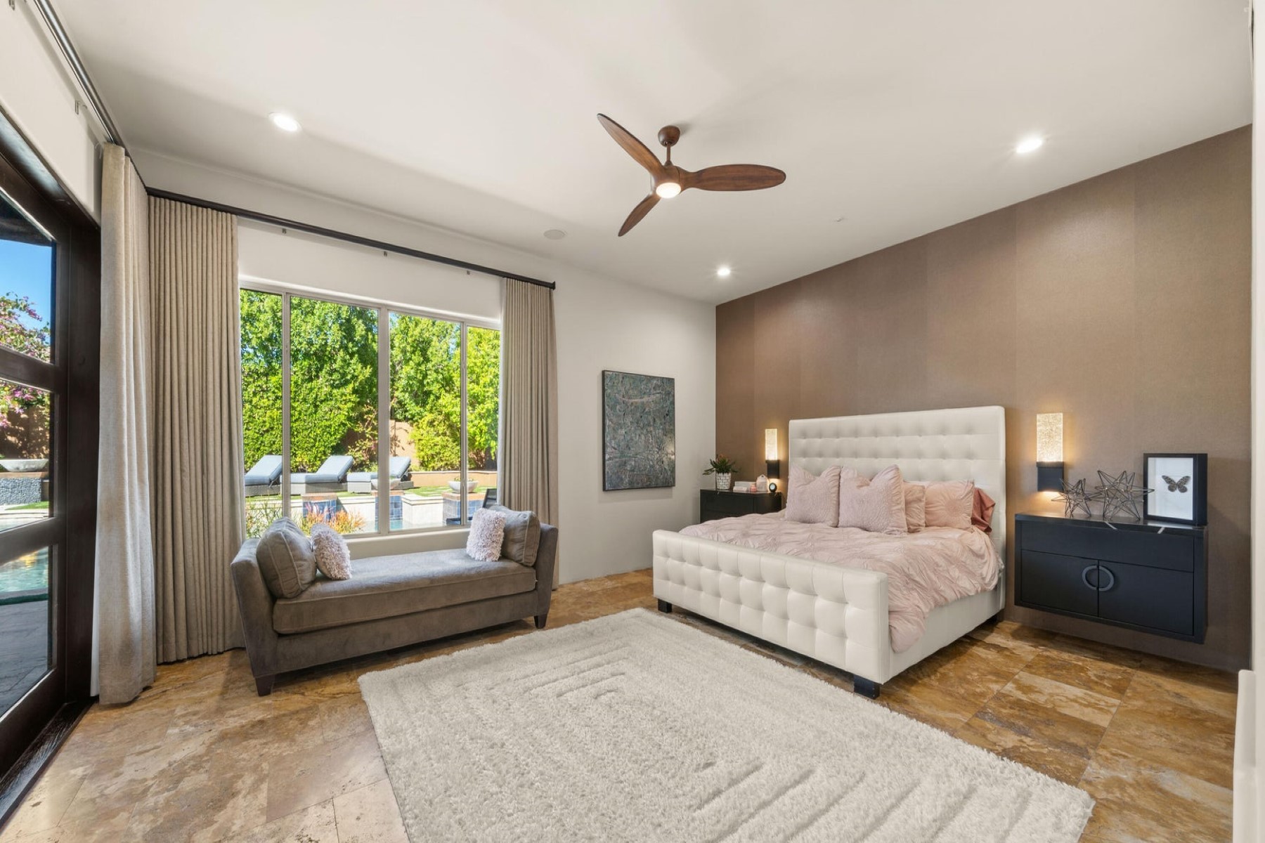 8942 E Calle De Las Brisas 