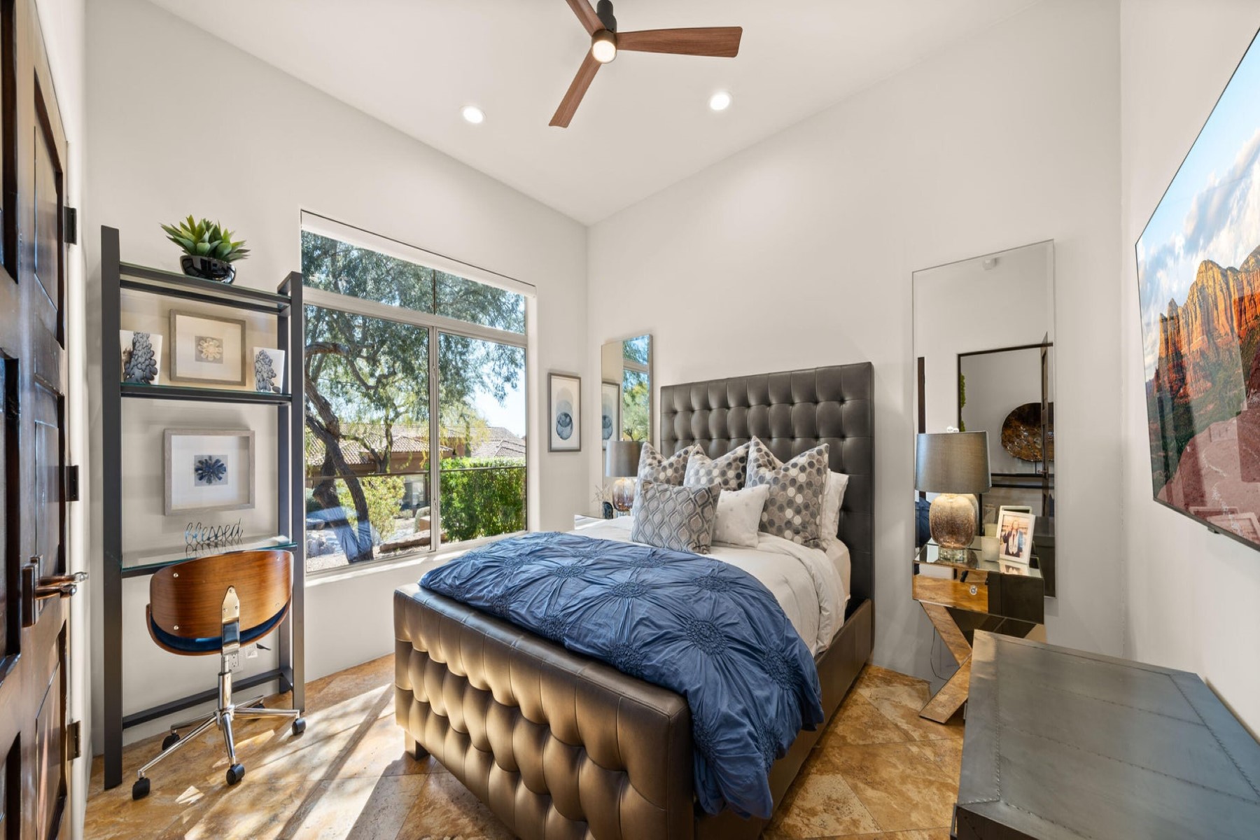 8942 E Calle De Las Brisas 