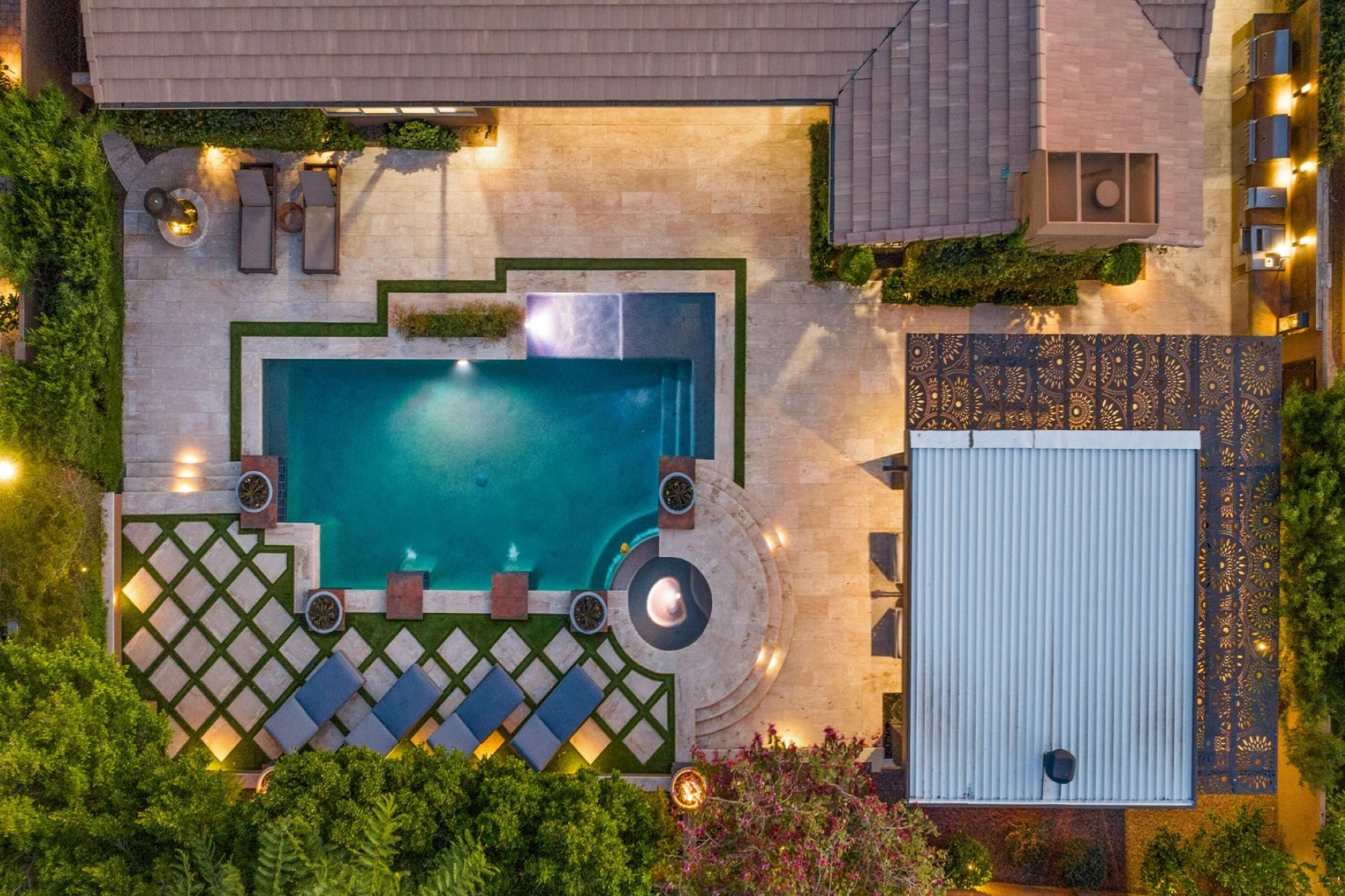 8942 E Calle De Las Brisas 