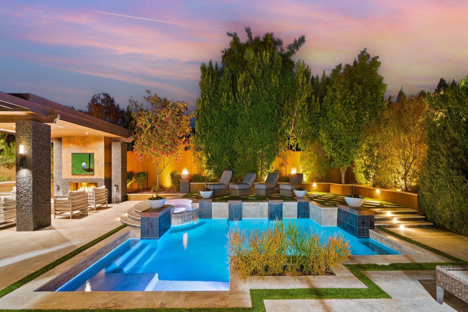 8942 E Calle De Las Brisas 