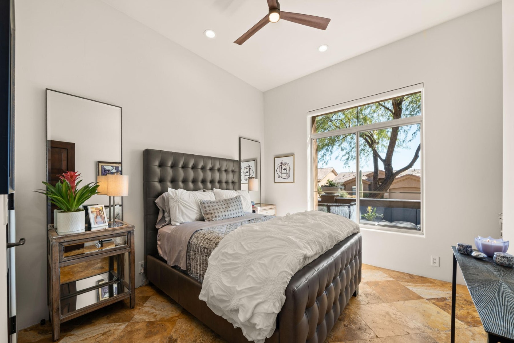 8942 E Calle De Las Brisas 