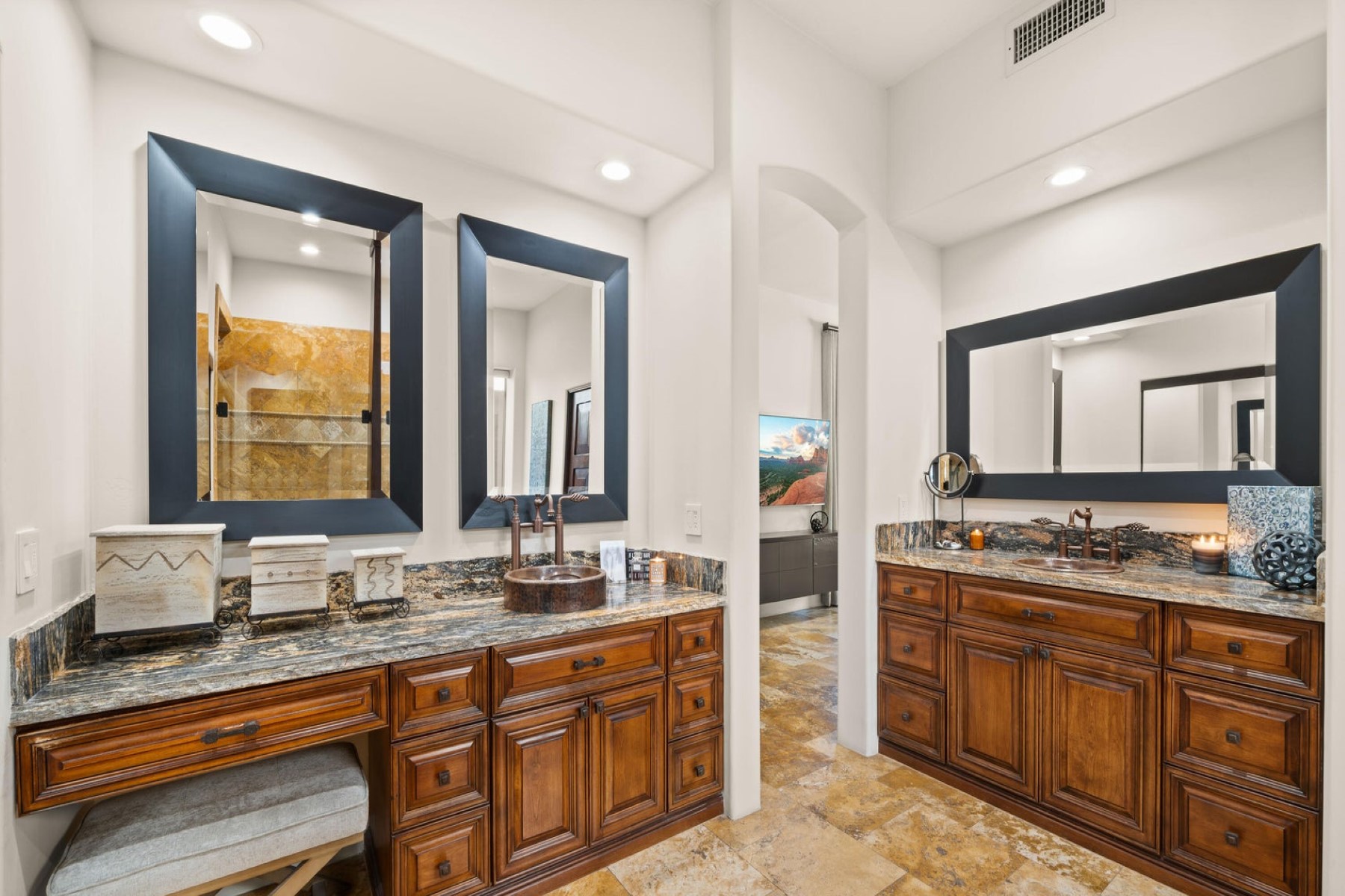 8942 E Calle De Las Brisas 