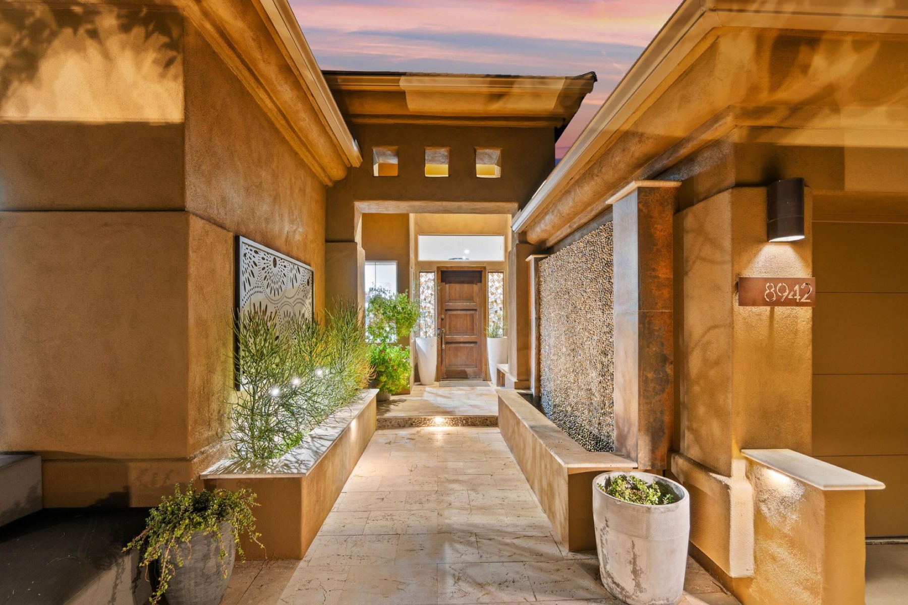 8942 E Calle De Las Brisas 