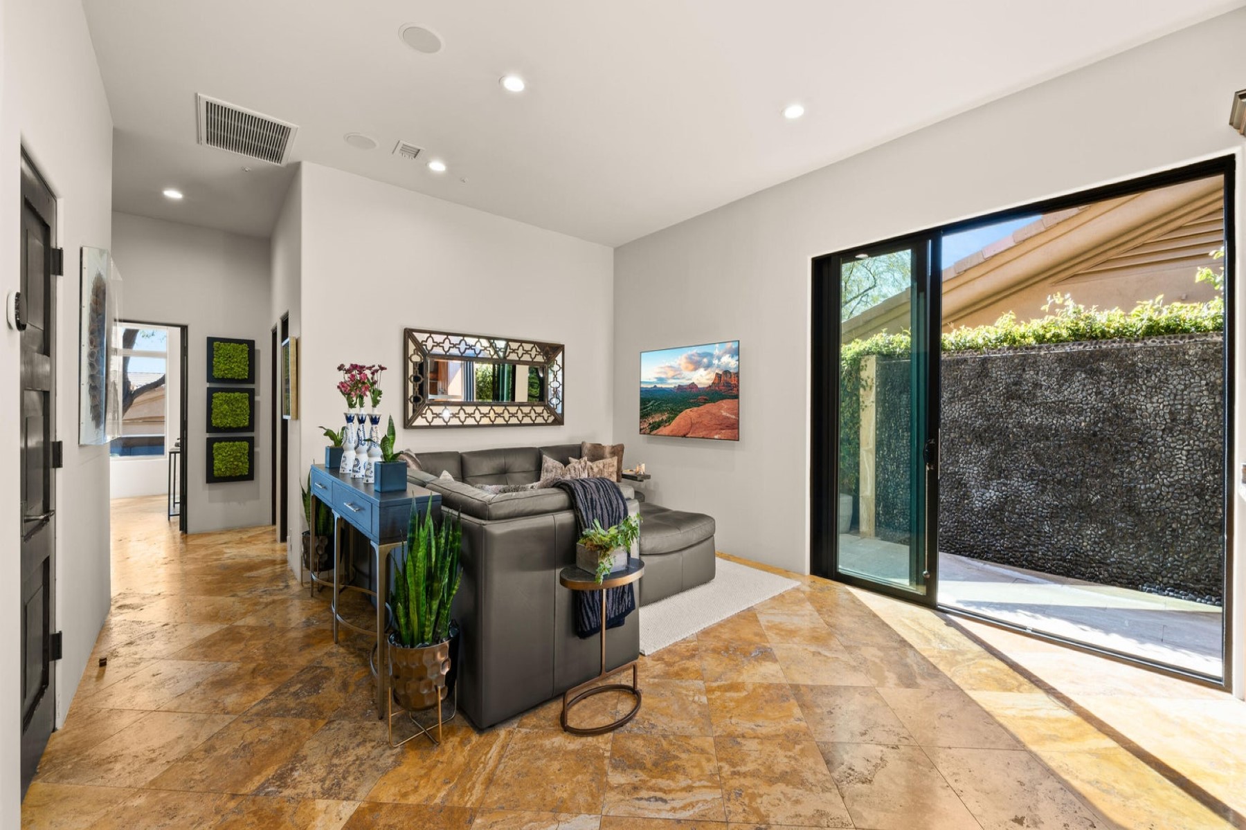 8942 E Calle De Las Brisas 