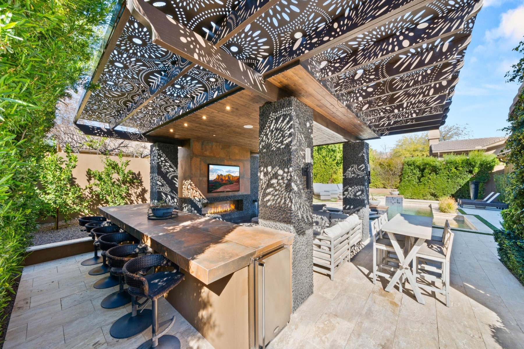 8942 E Calle De Las Brisas 