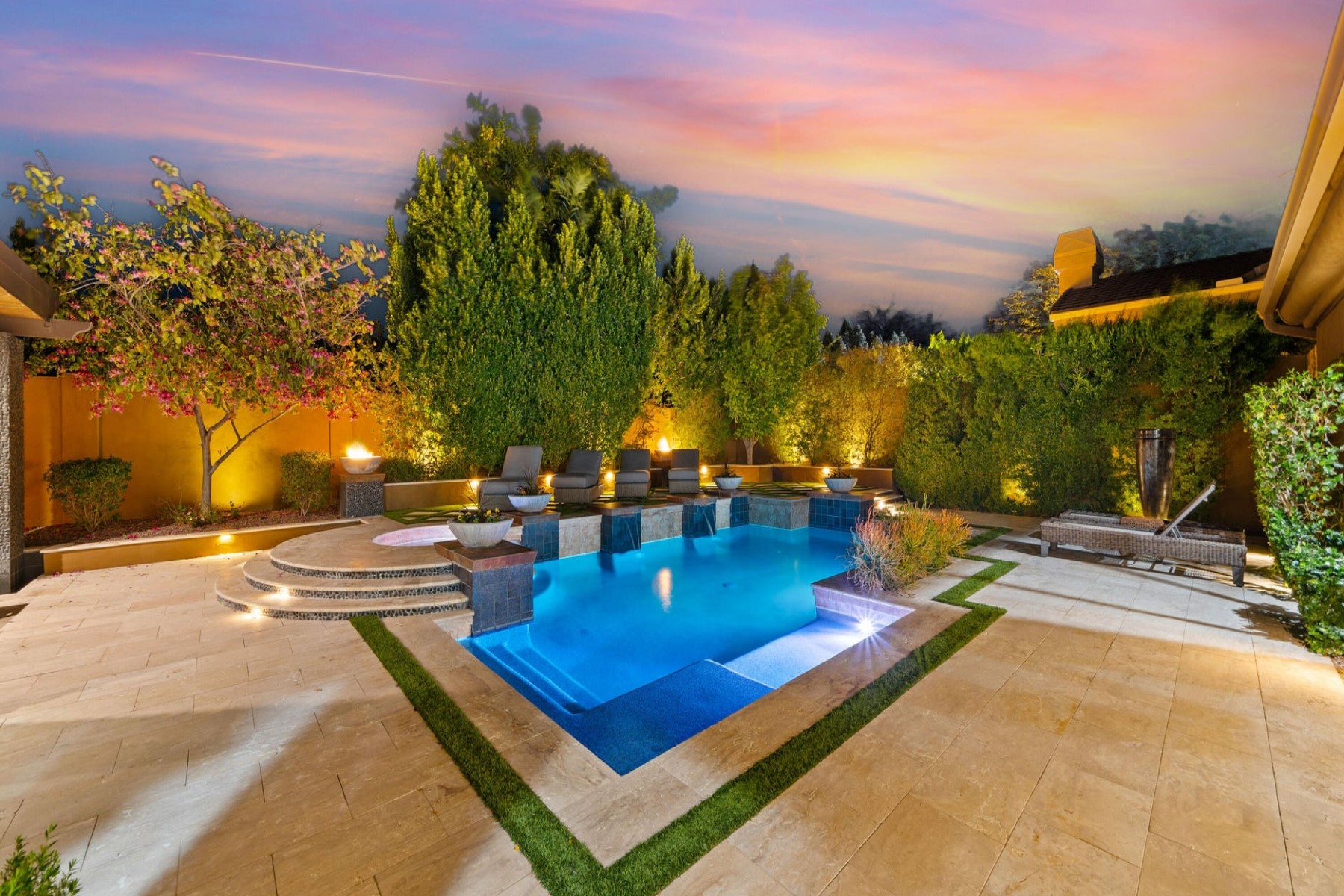 8942 E Calle De Las Brisas 