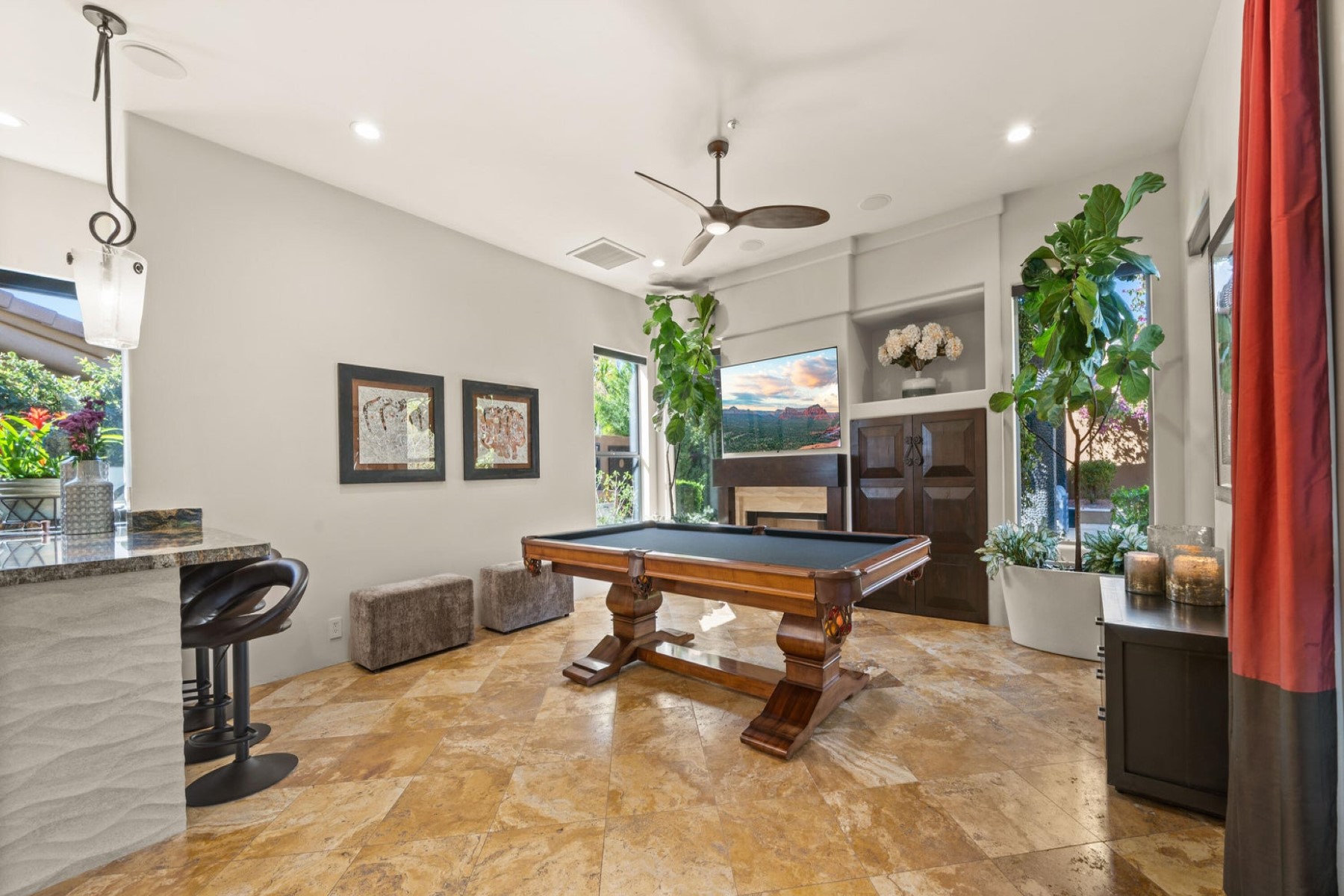 8942 E Calle De Las Brisas 