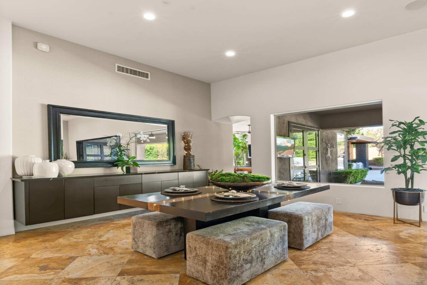 8942 E Calle De Las Brisas 