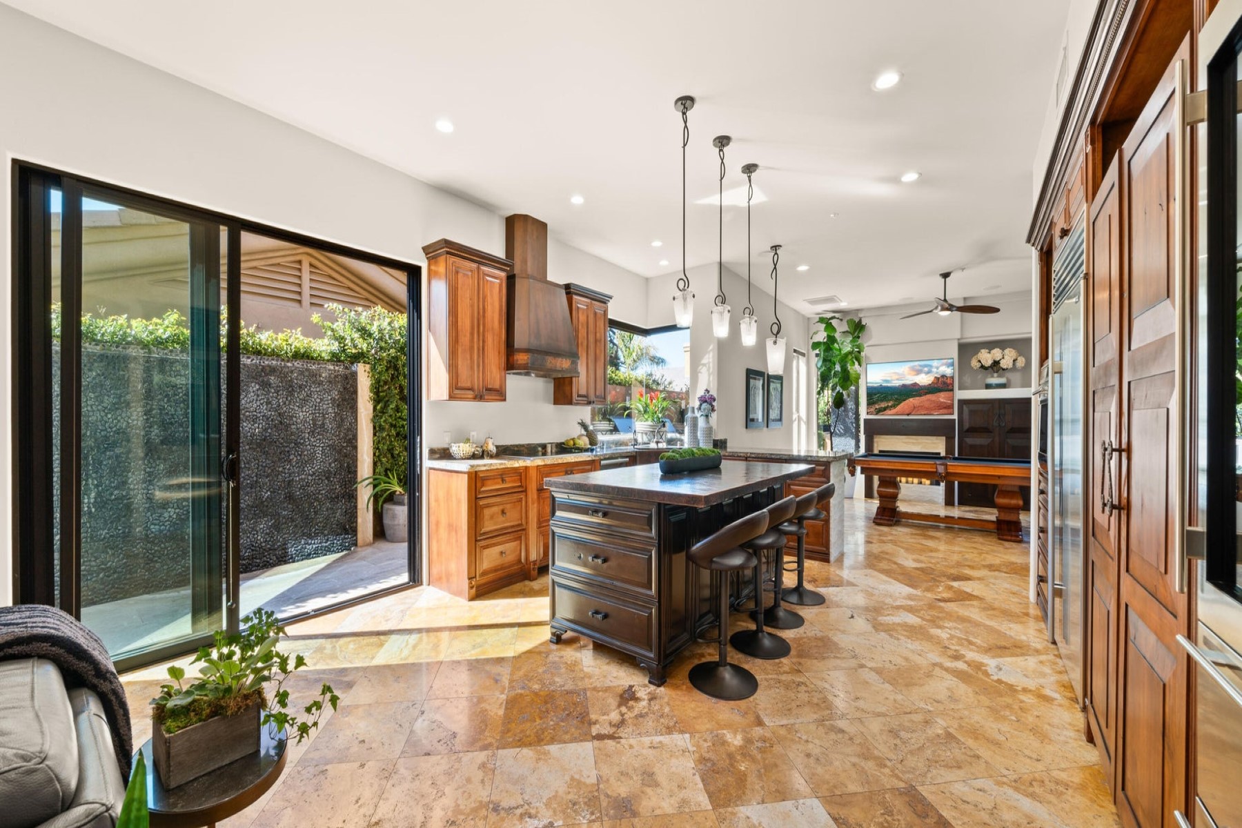 8942 E Calle De Las Brisas 