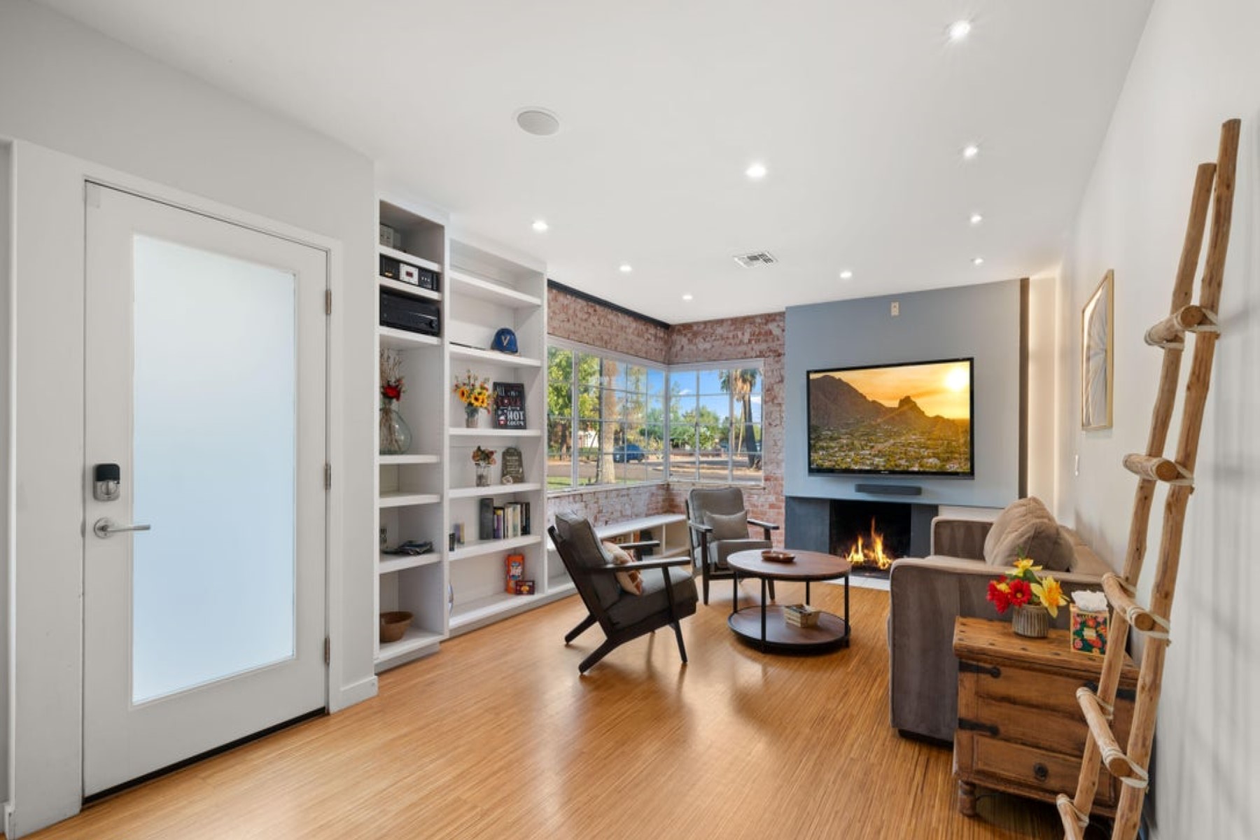 842 E Cambridge Avenue 