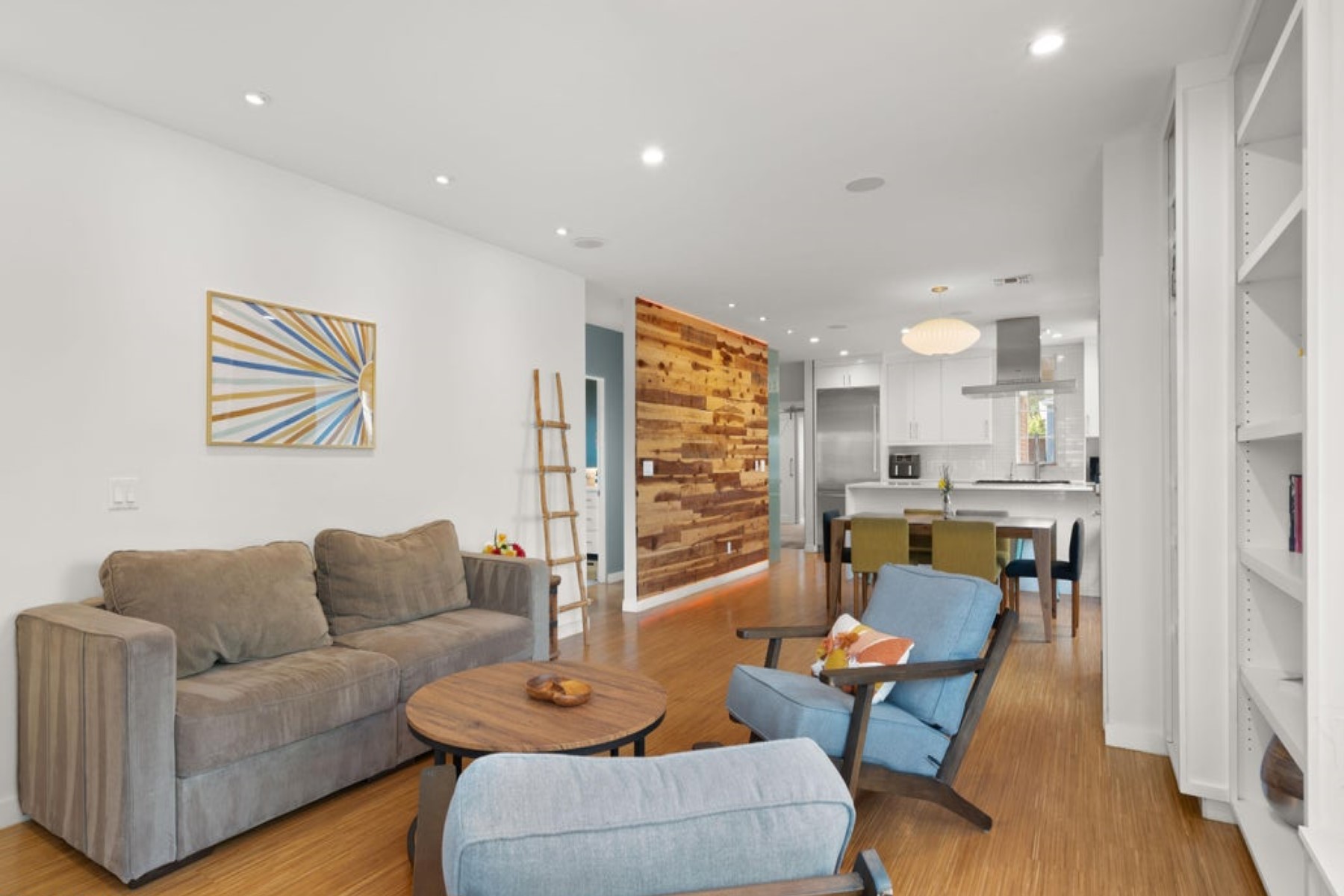 842 E Cambridge Avenue 