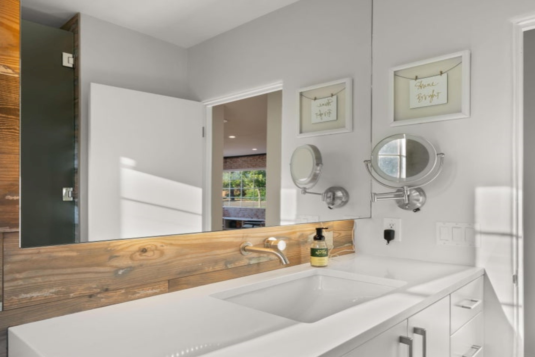 842 E Cambridge Avenue 