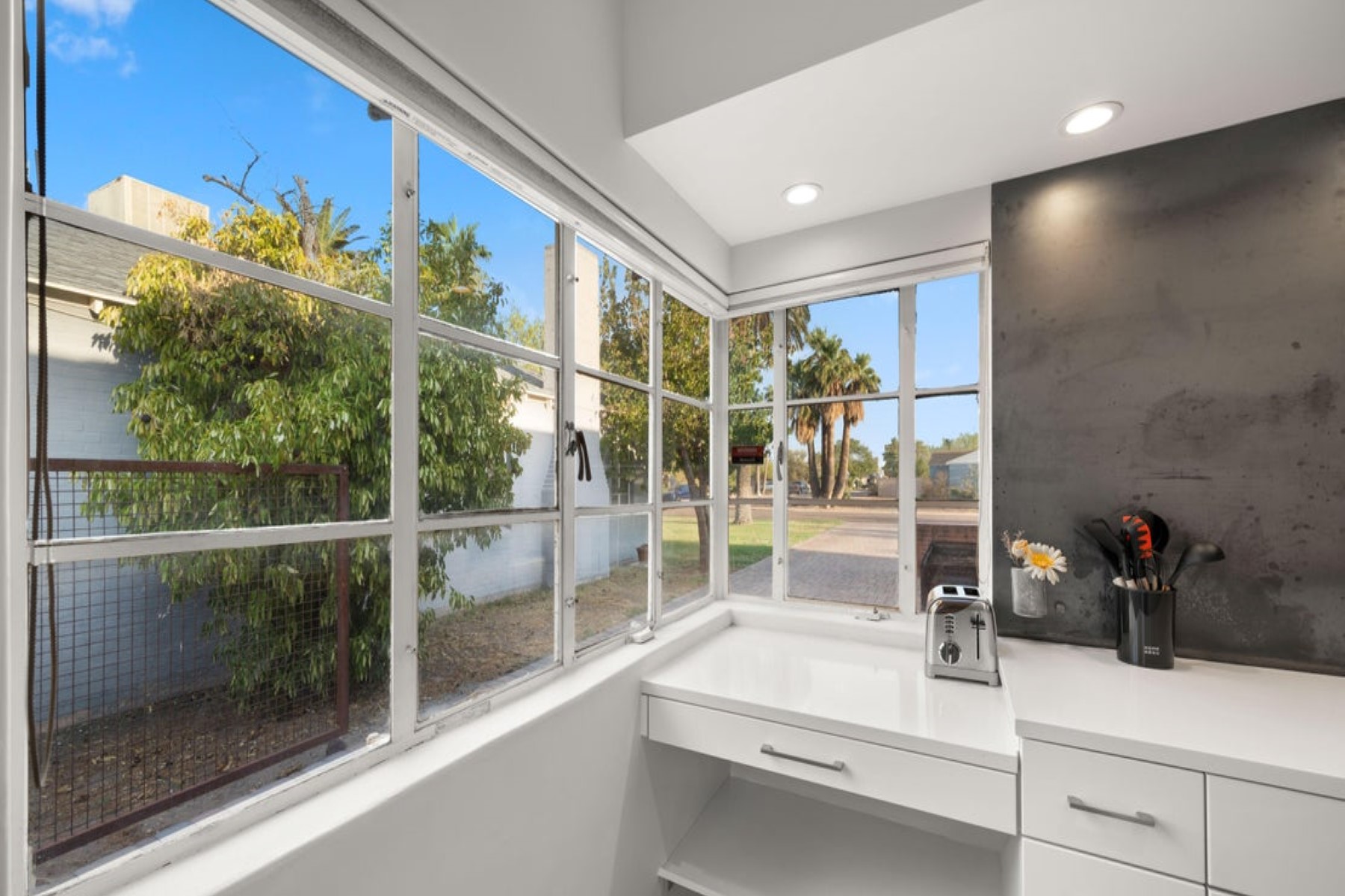 842 E Cambridge Avenue 