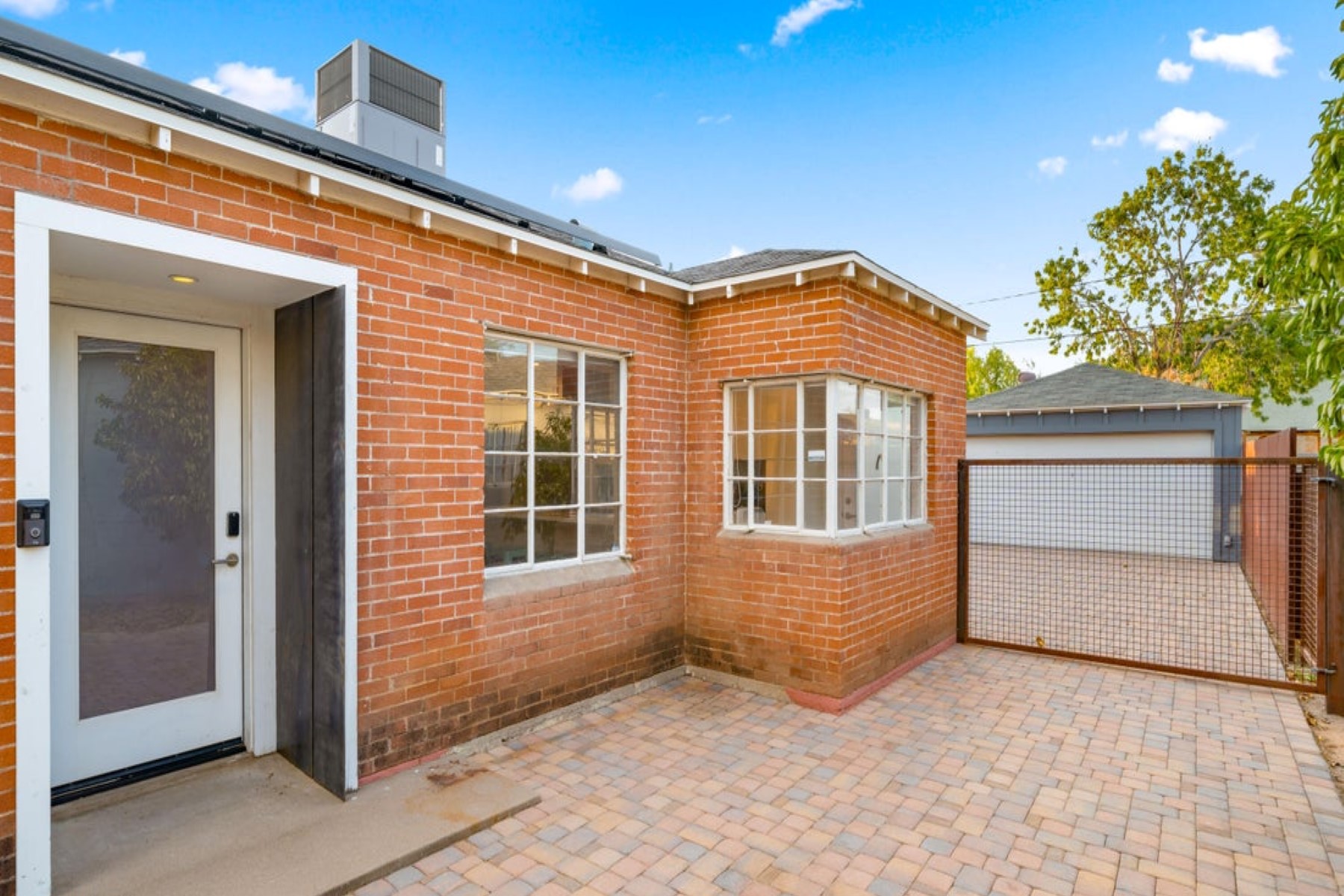 842 E Cambridge Avenue 