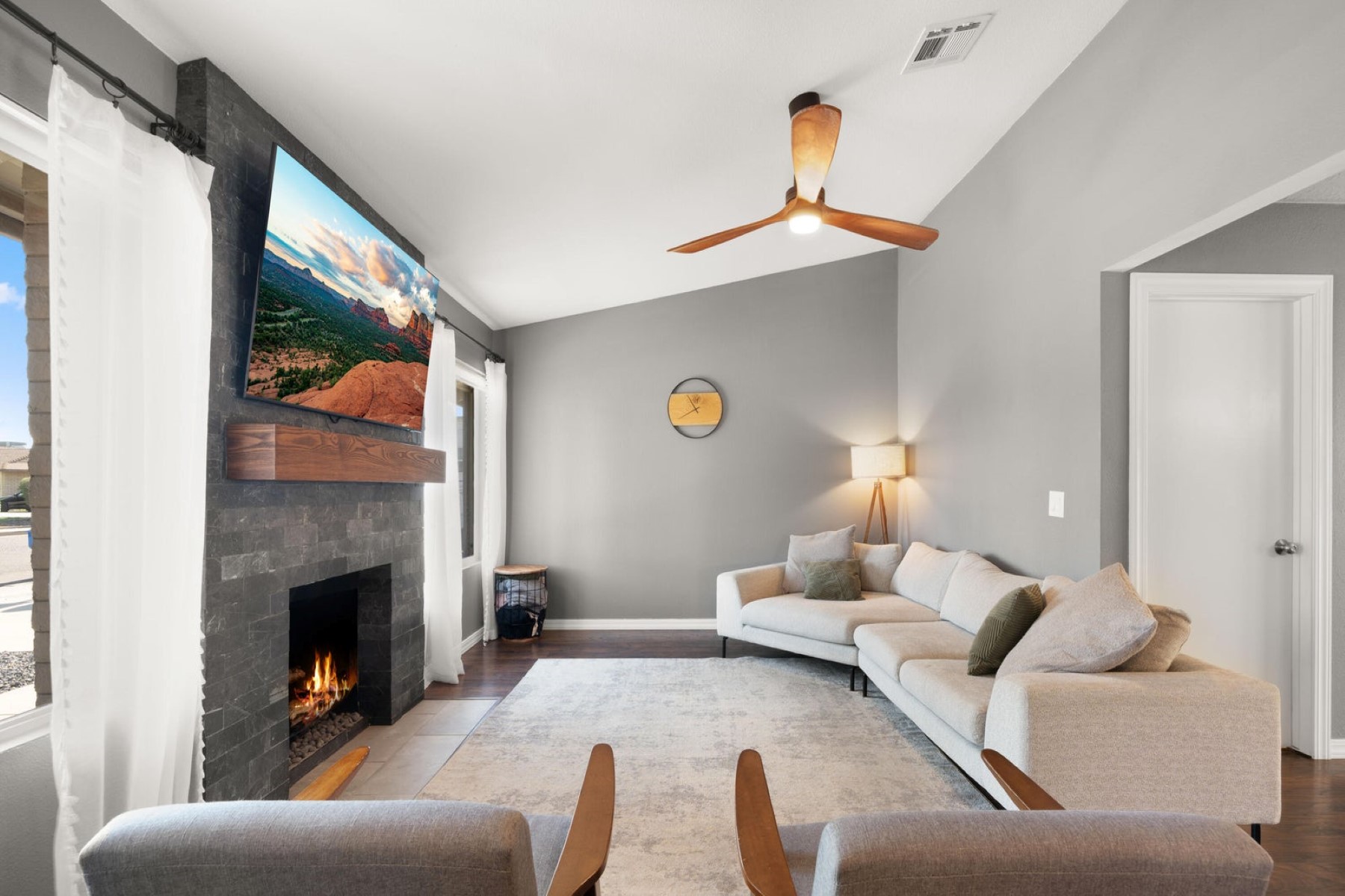 2516 W Acoma Drive 