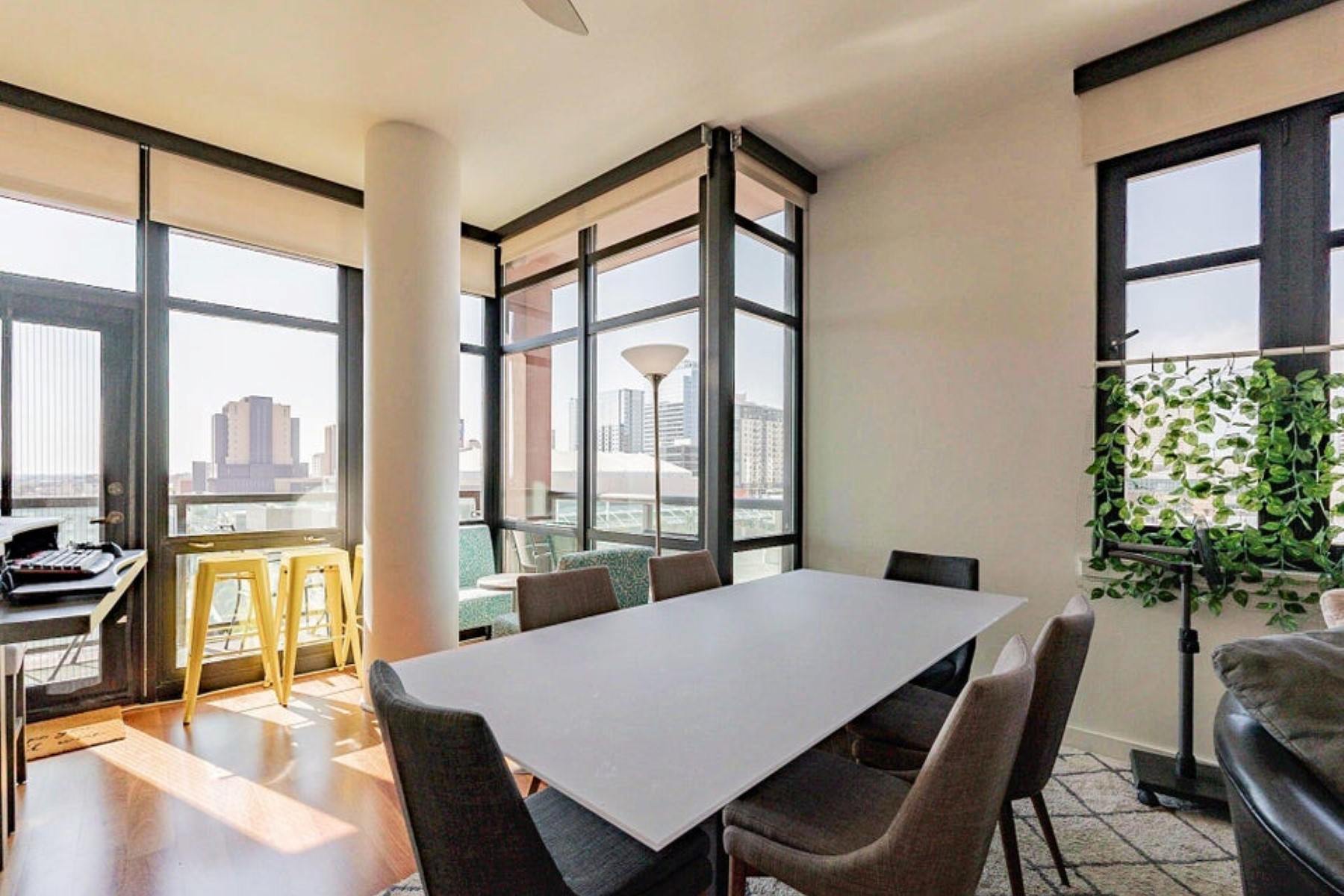 310 S 4th Street 905 