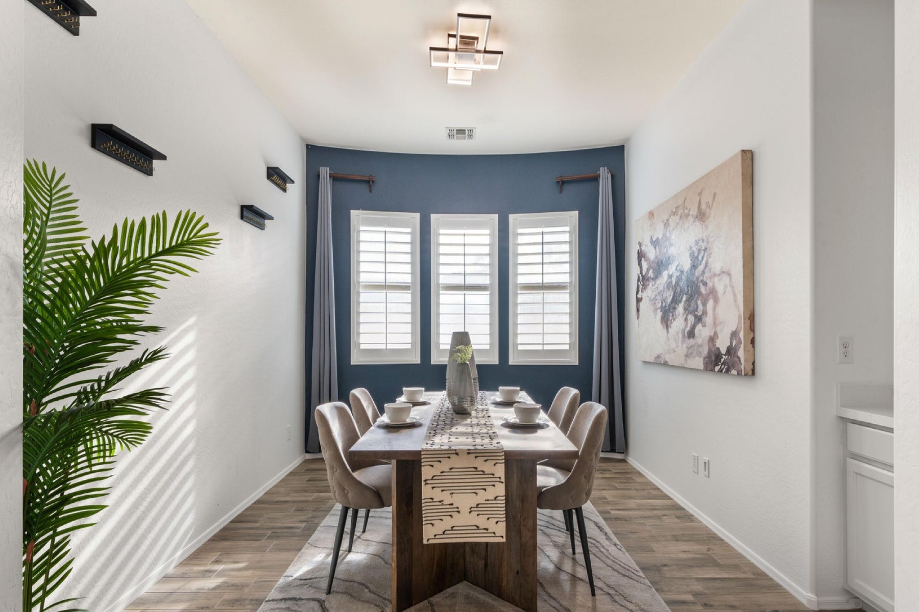 886 E Buckingham Avenue 