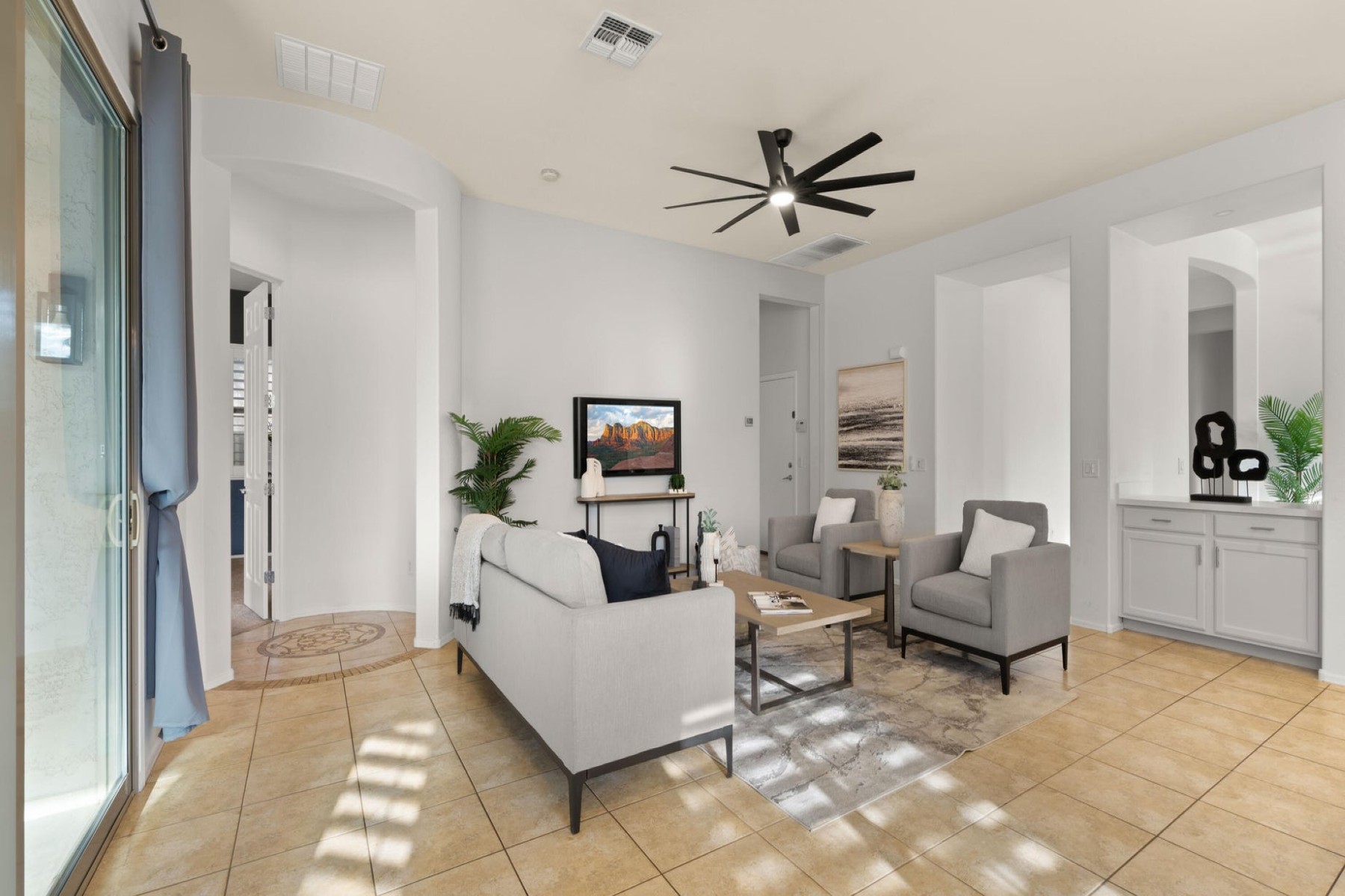 886 E Buckingham Avenue 