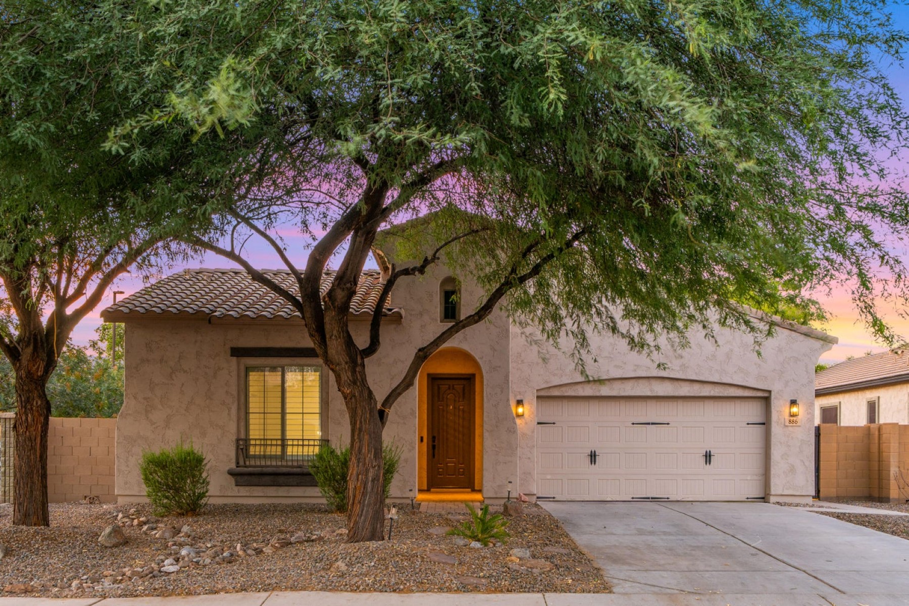 886 E Buckingham Avenue 