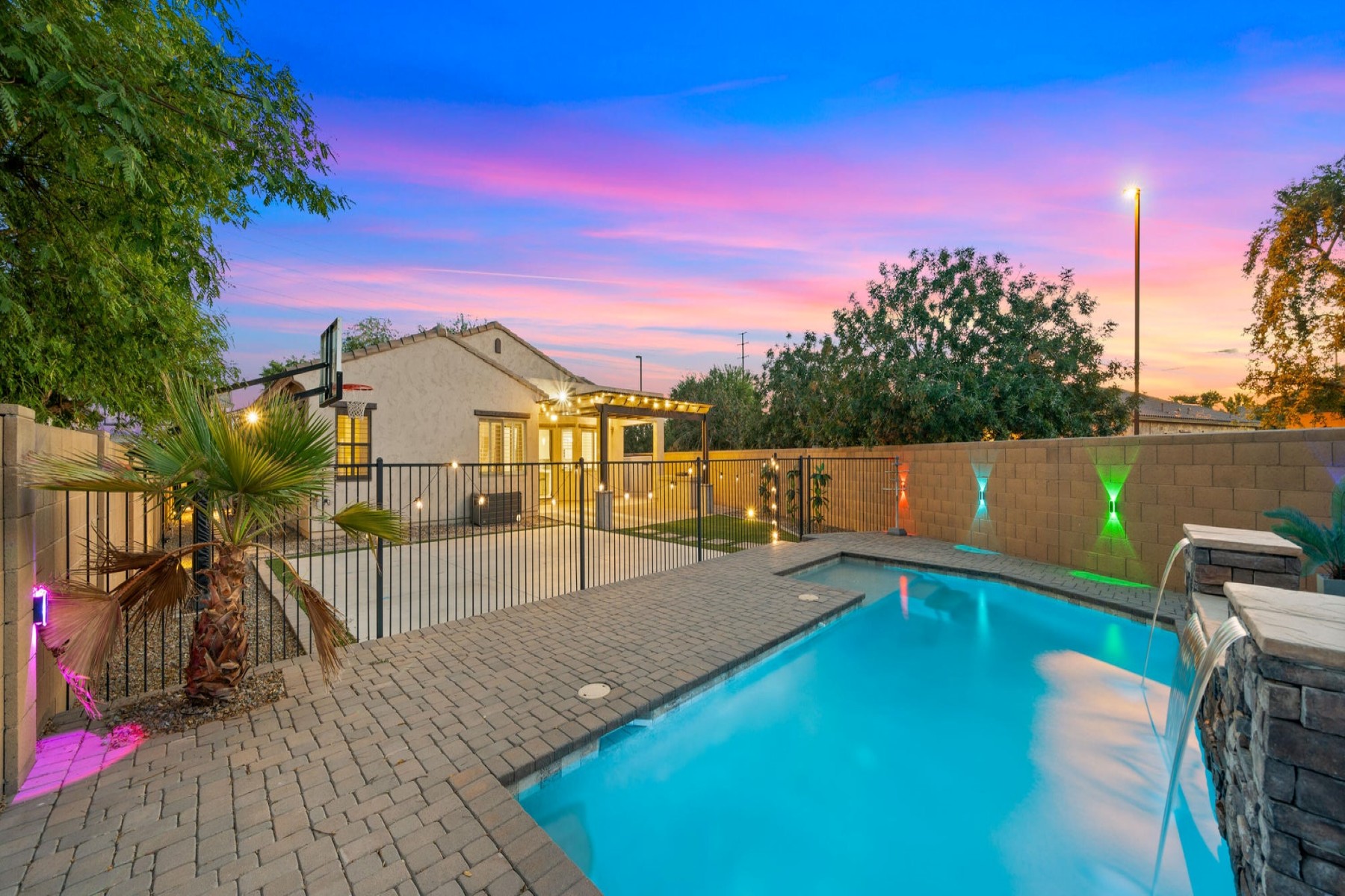 886 E Buckingham Avenue 