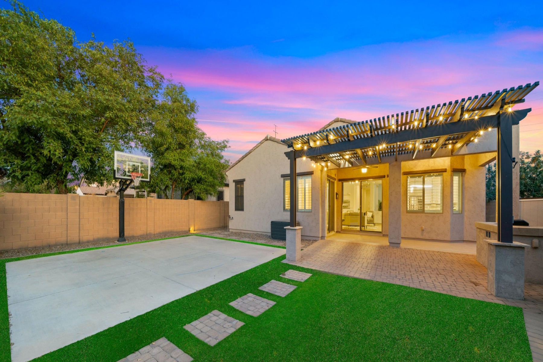 886 E Buckingham Avenue 