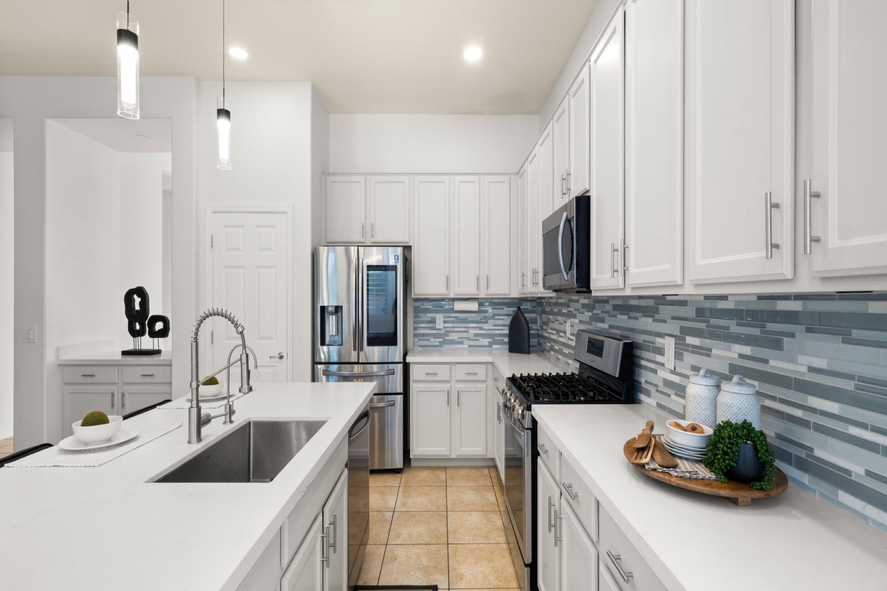 886 E Buckingham Avenue 