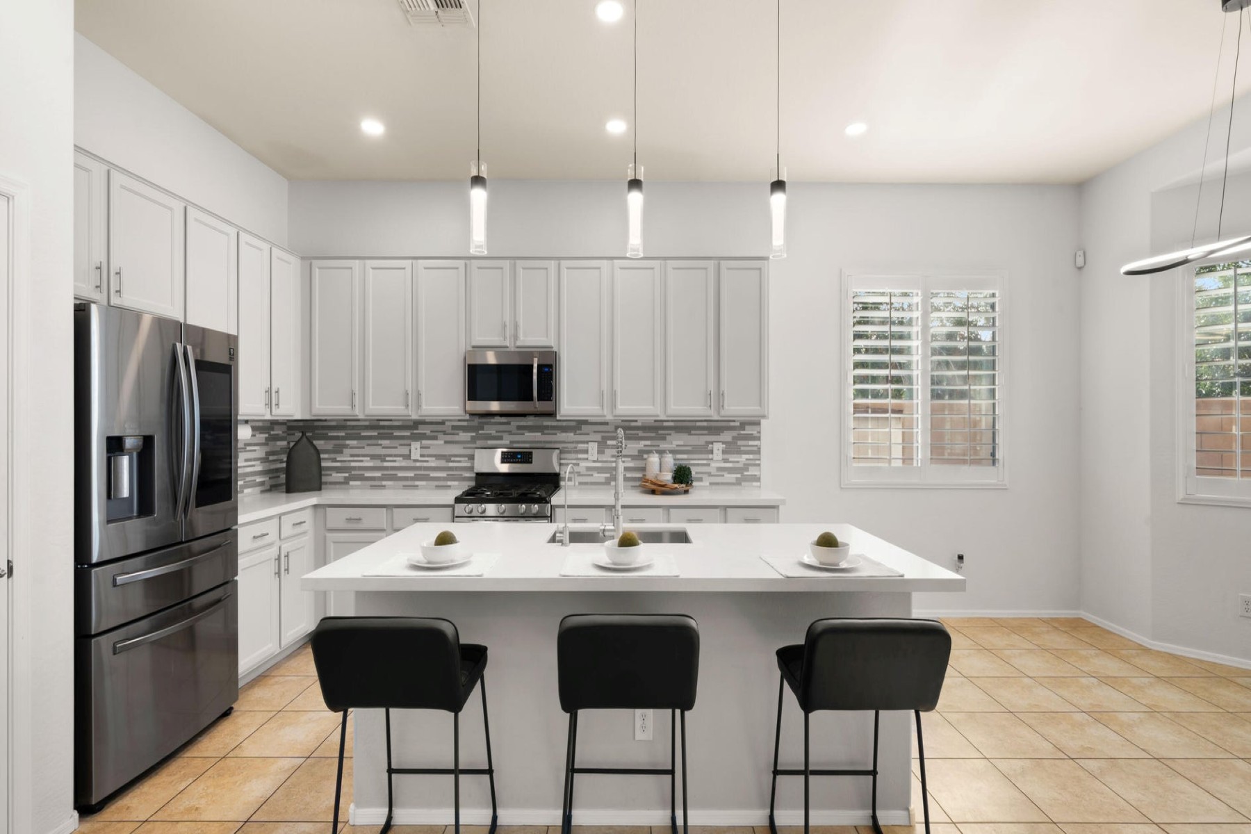 886 E Buckingham Avenue 