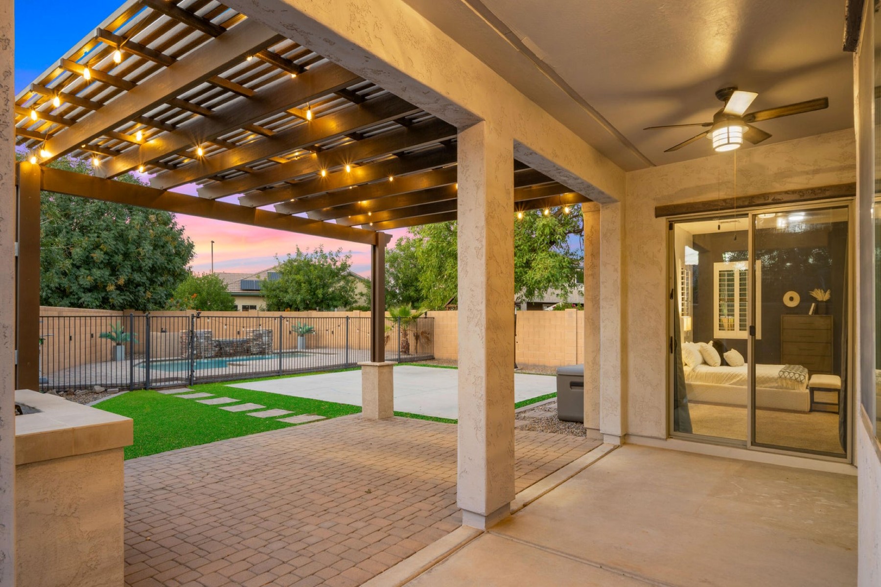 886 E Buckingham Avenue 