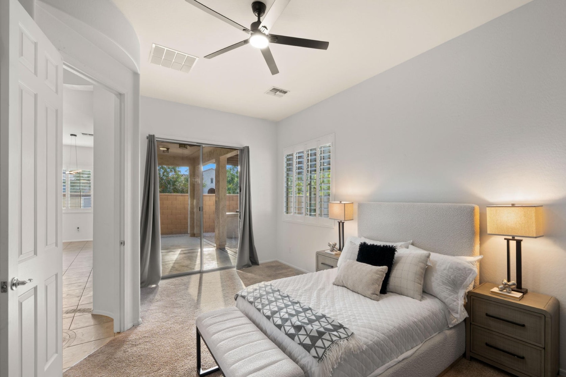 886 E Buckingham Avenue 