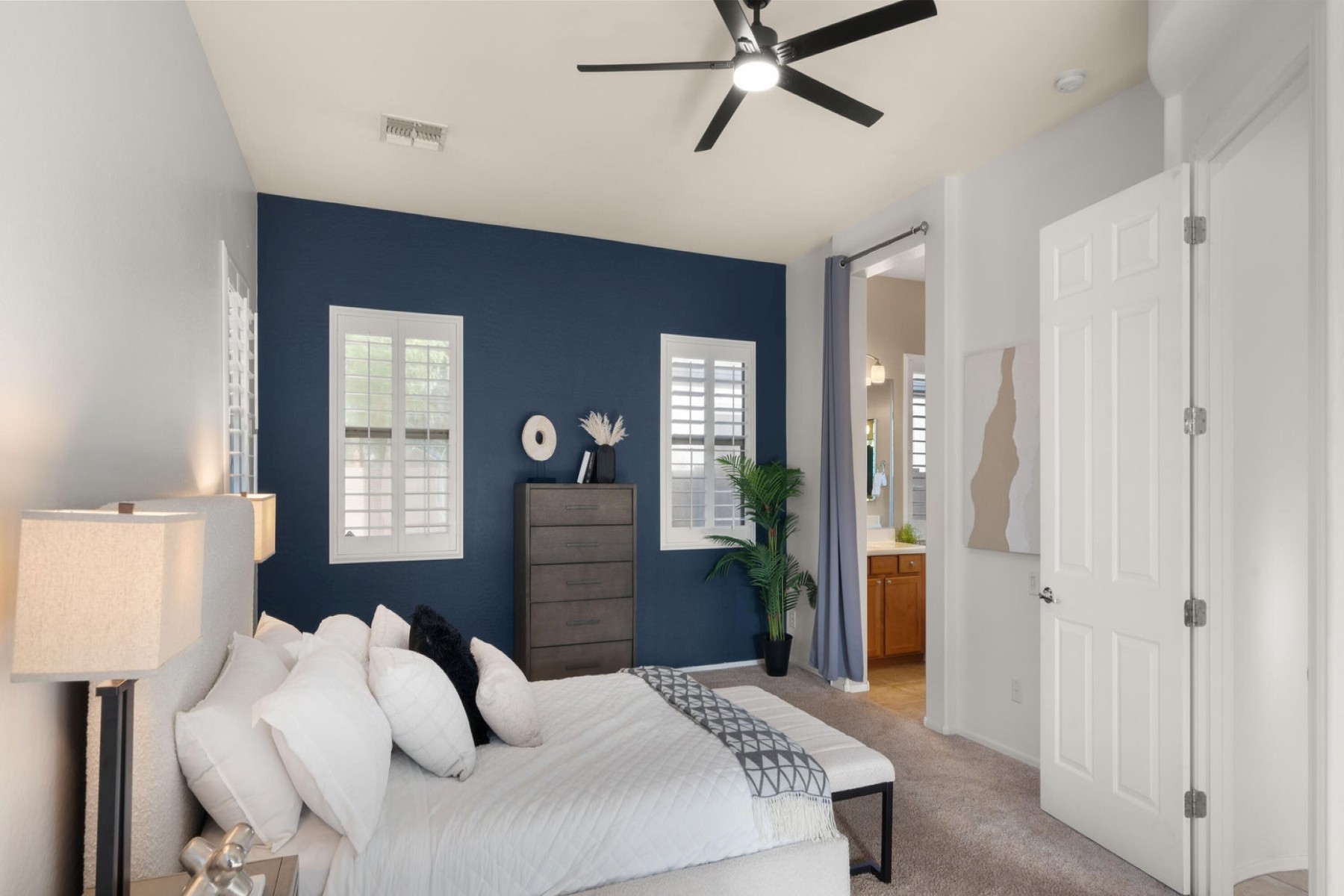 886 E Buckingham Avenue 