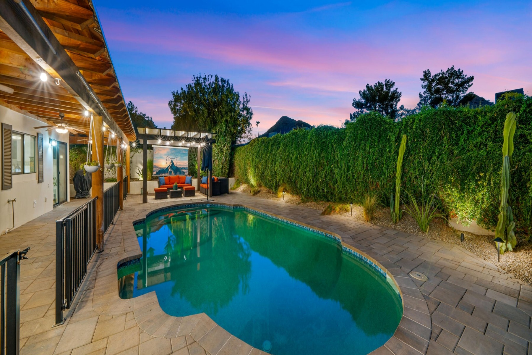 2250 E Sahuaro Drive 