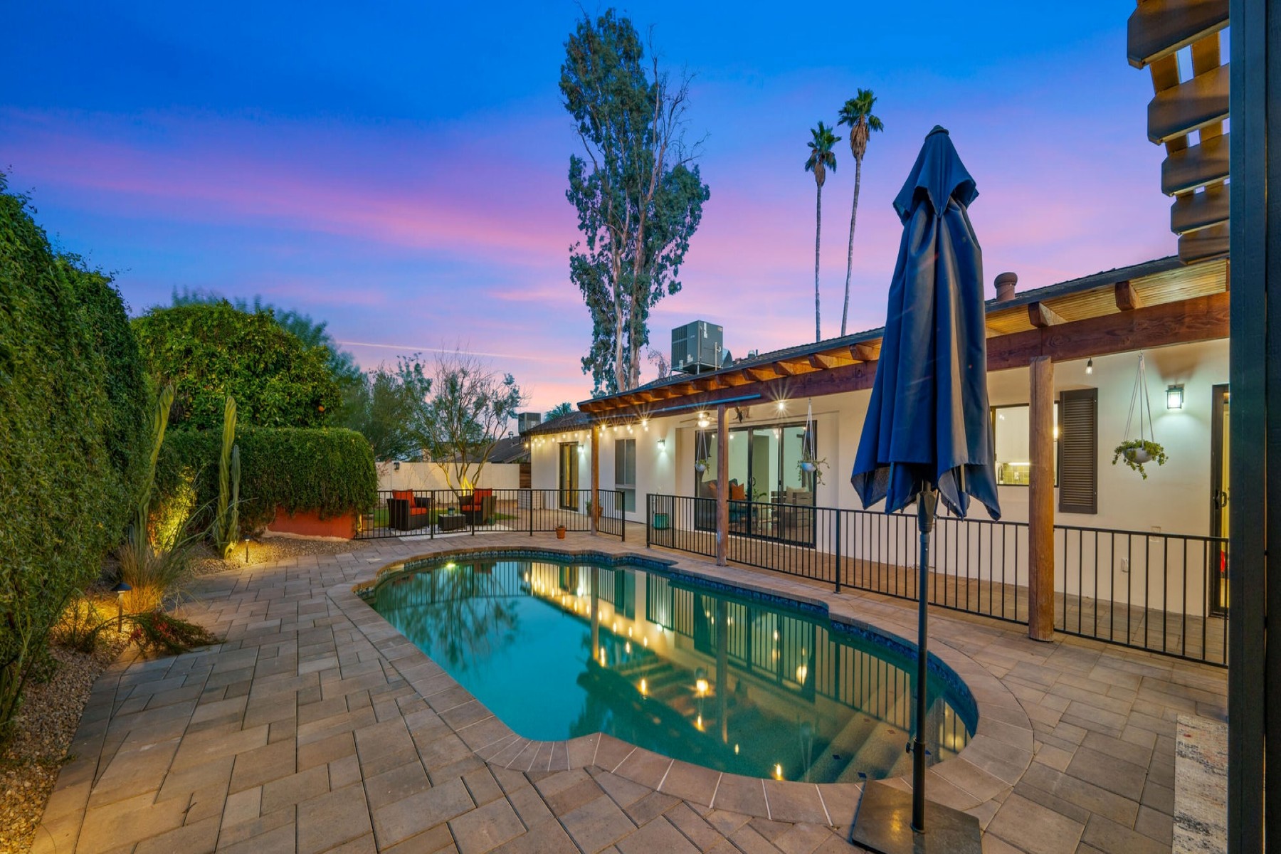 2250 E Sahuaro Drive 