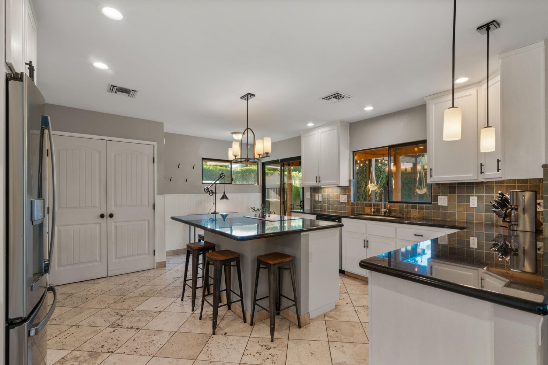 2250 E Sahuaro Drive 