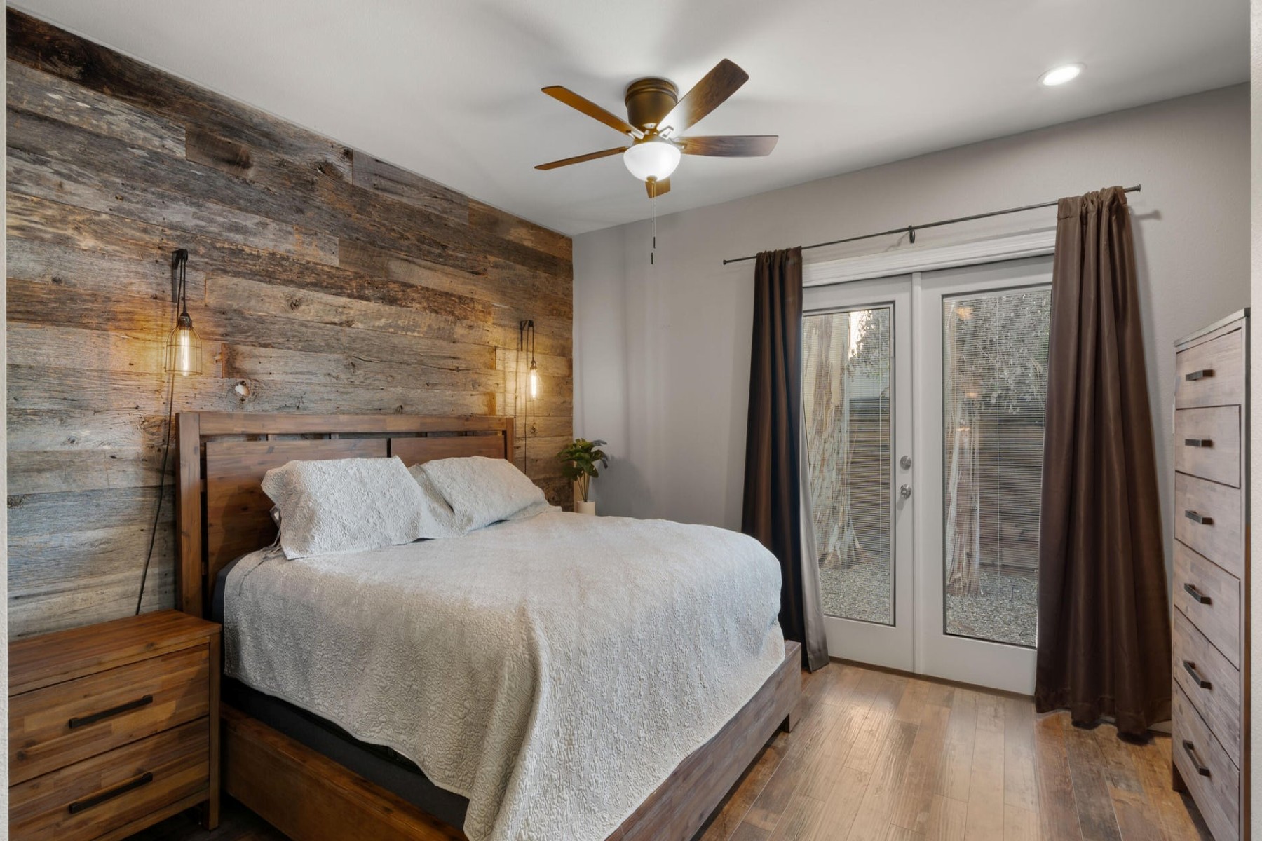 2250 E Sahuaro Drive 