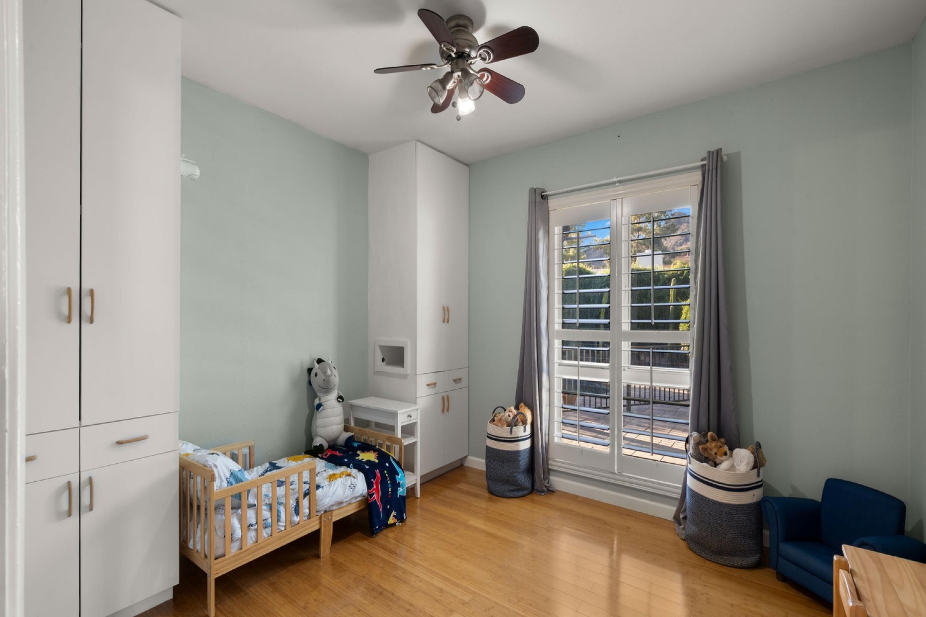 2250 E Sahuaro Drive 