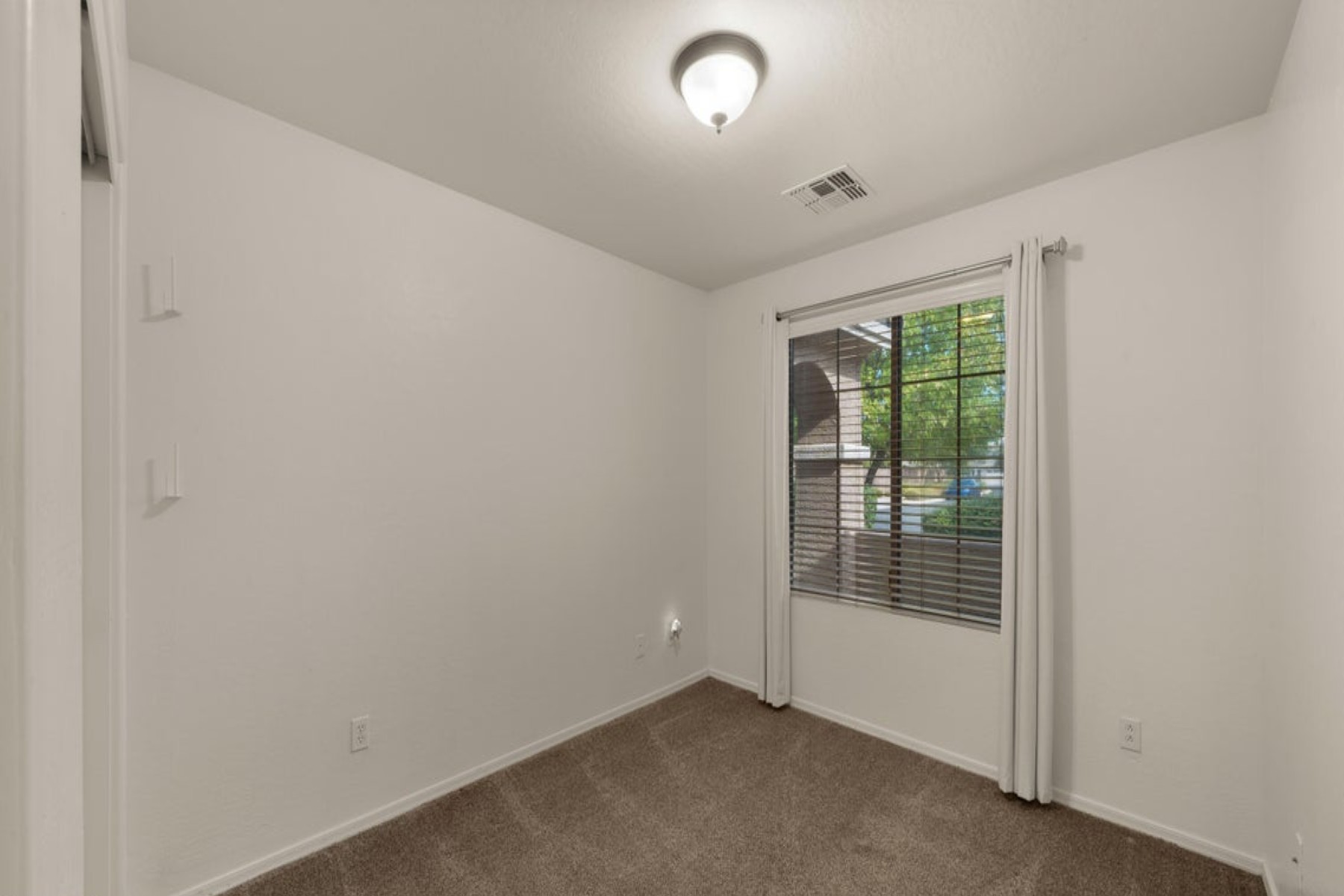 2904 E Mead Drive 