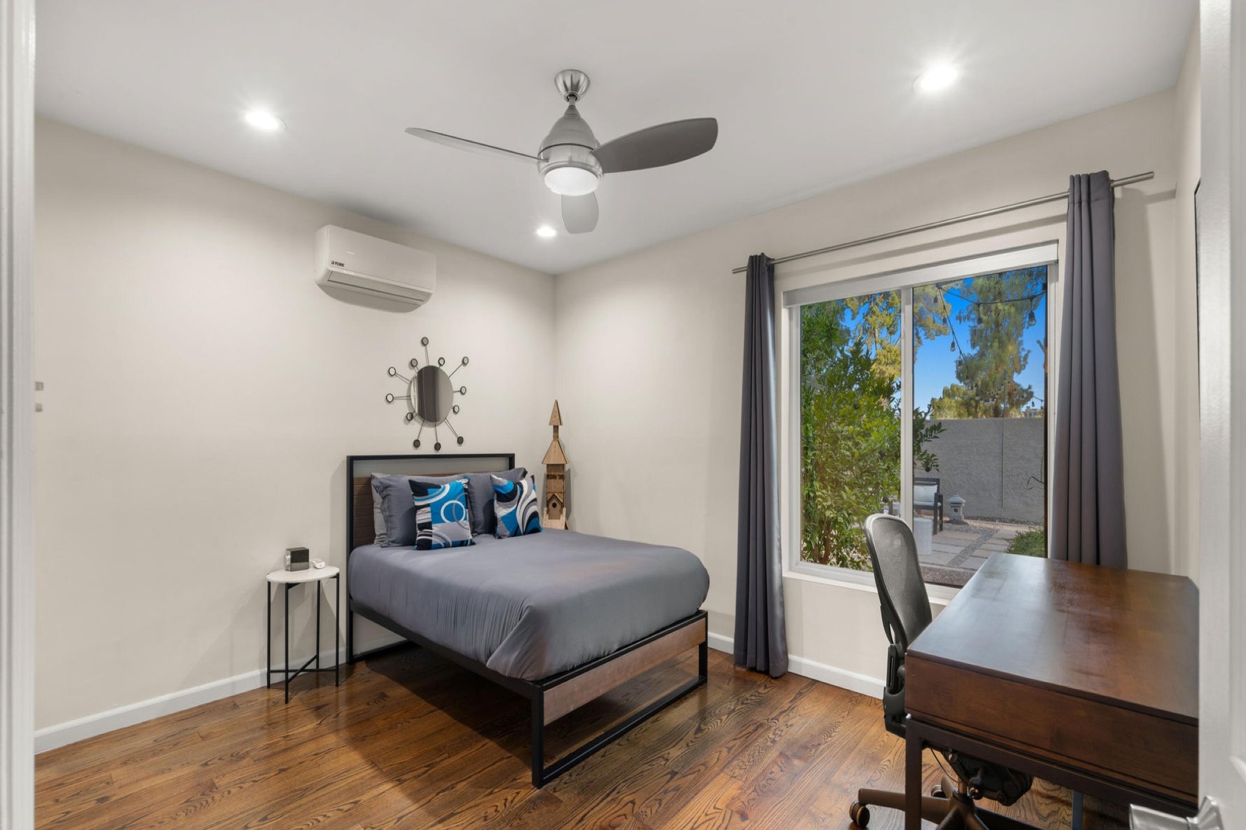 2423 E Marshall Avenue 