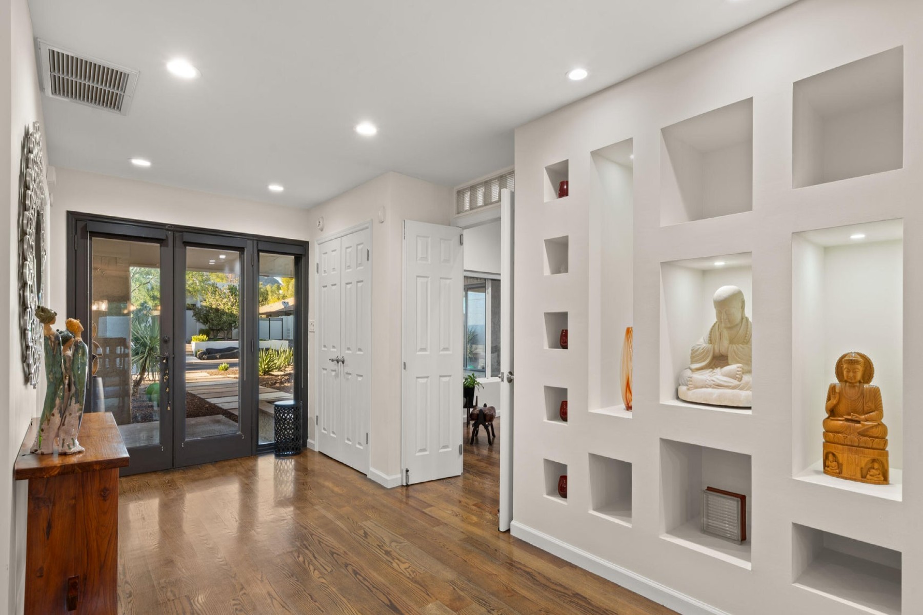 2423 E Marshall Avenue 