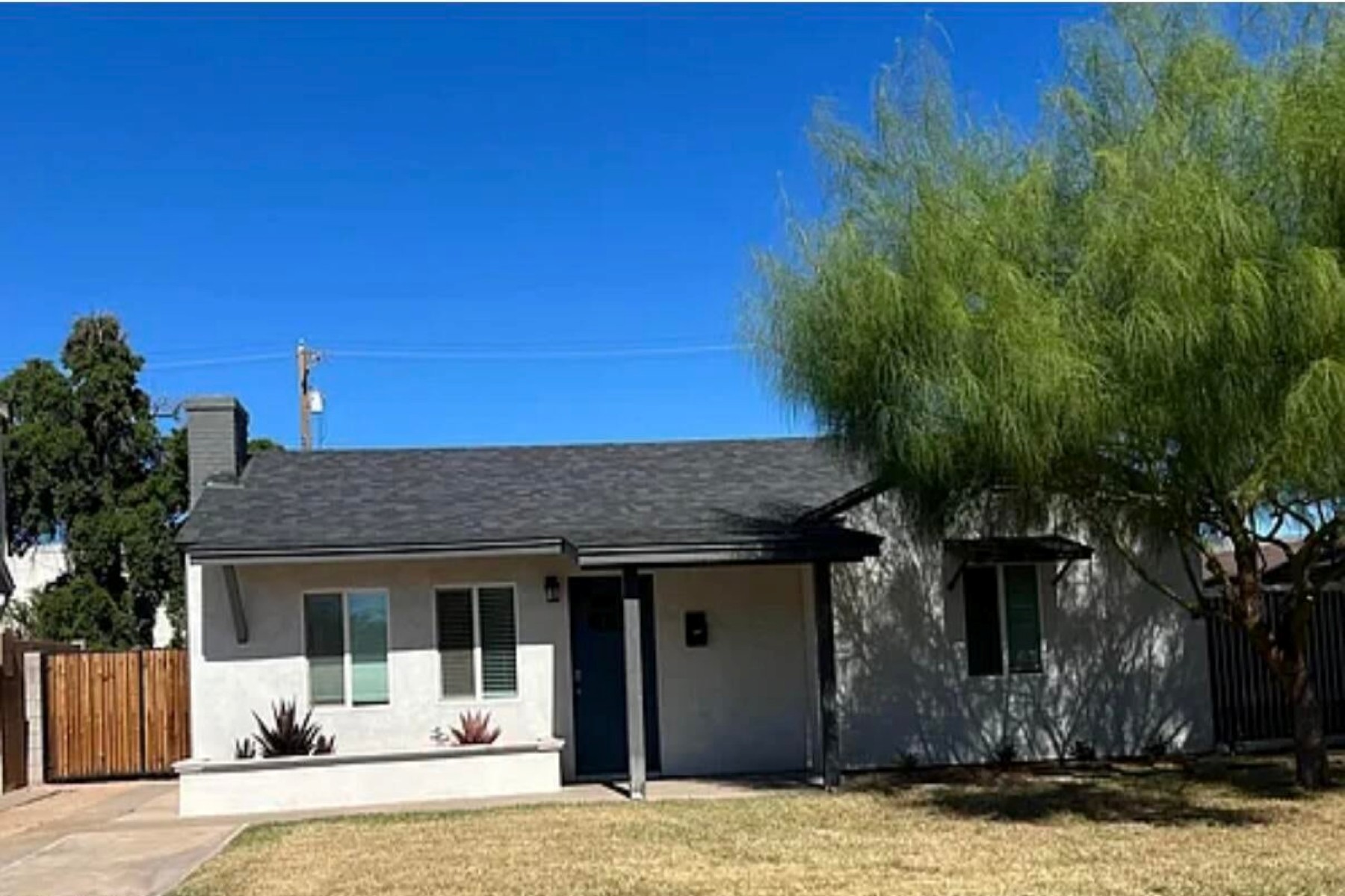 810 E Amelia Avenue 
