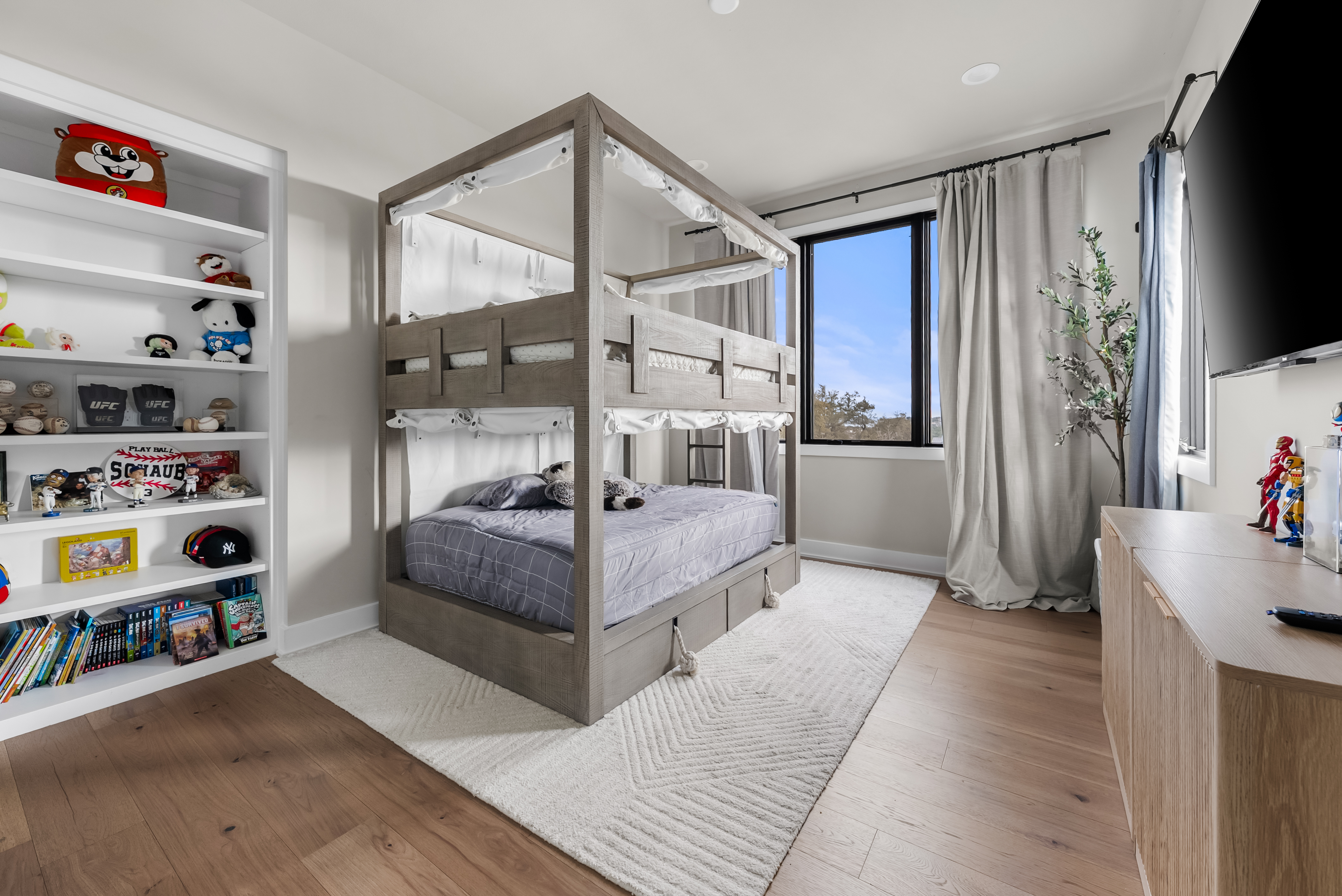 611 Casasanta Trail 