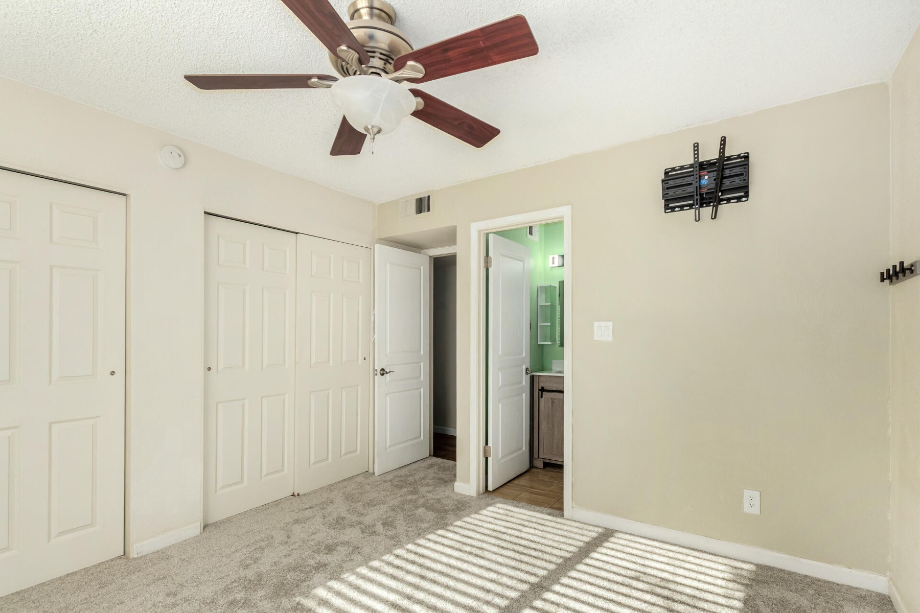 2323 E Kathleen Road 