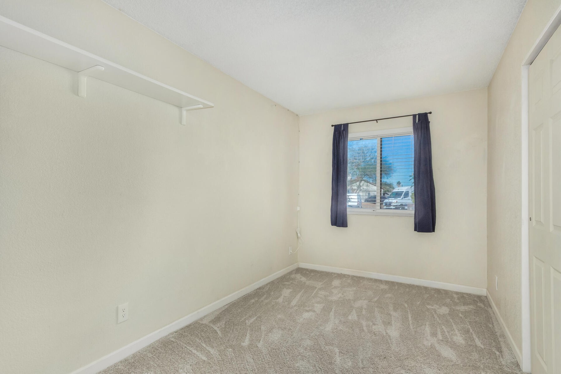 2323 E Kathleen Road 