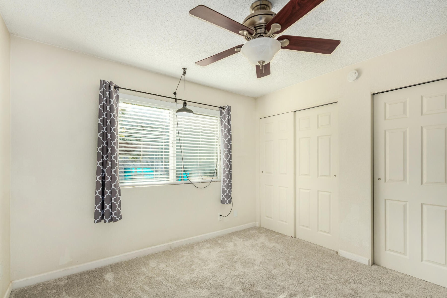 2323 E Kathleen Road 