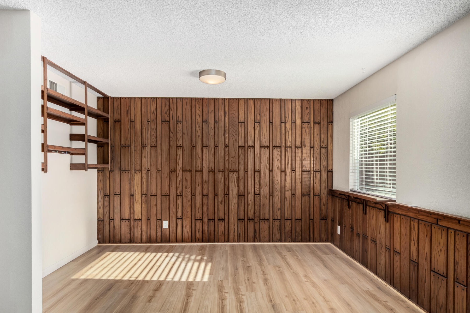 2323 E Kathleen Road 