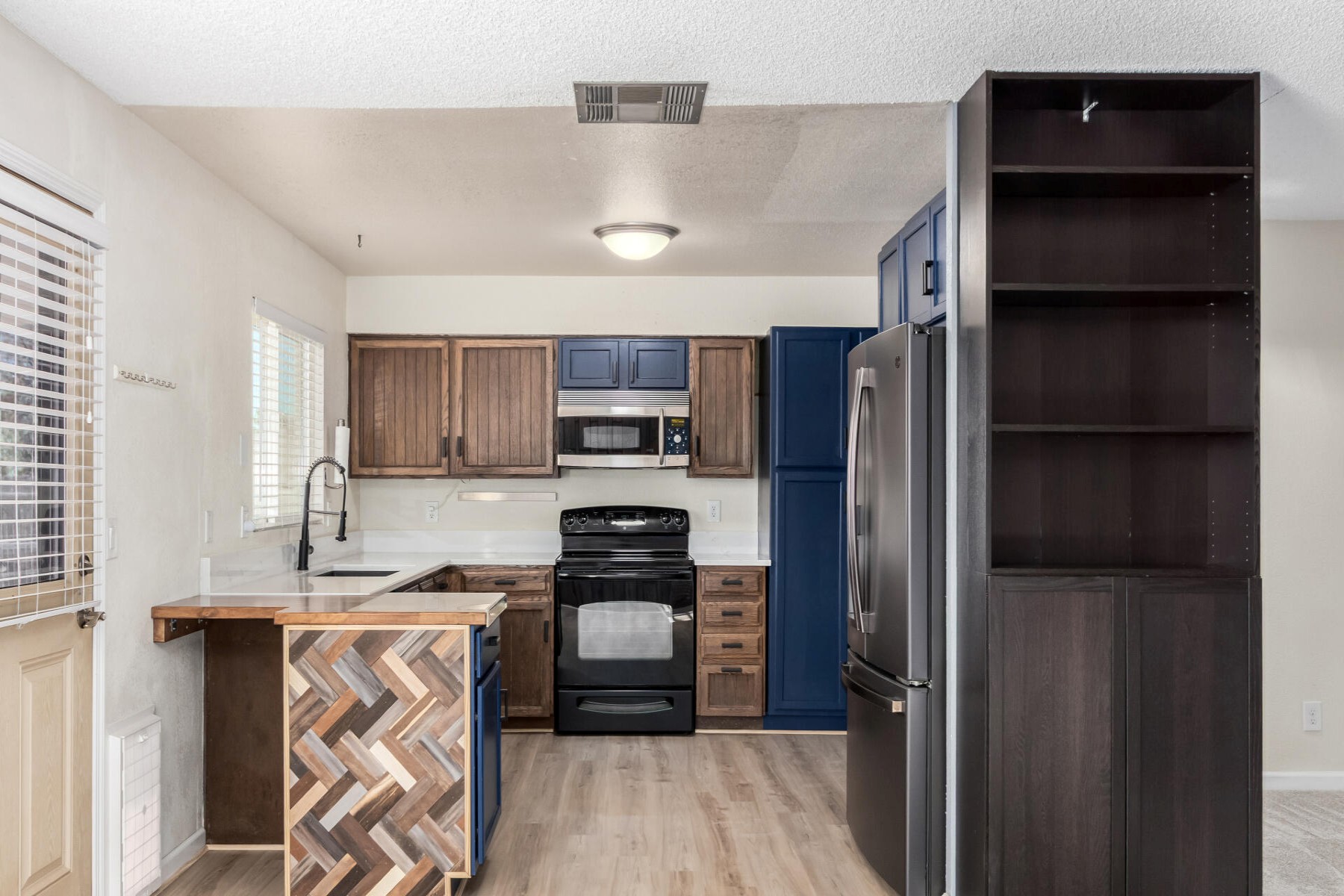 2323 E Kathleen Road 