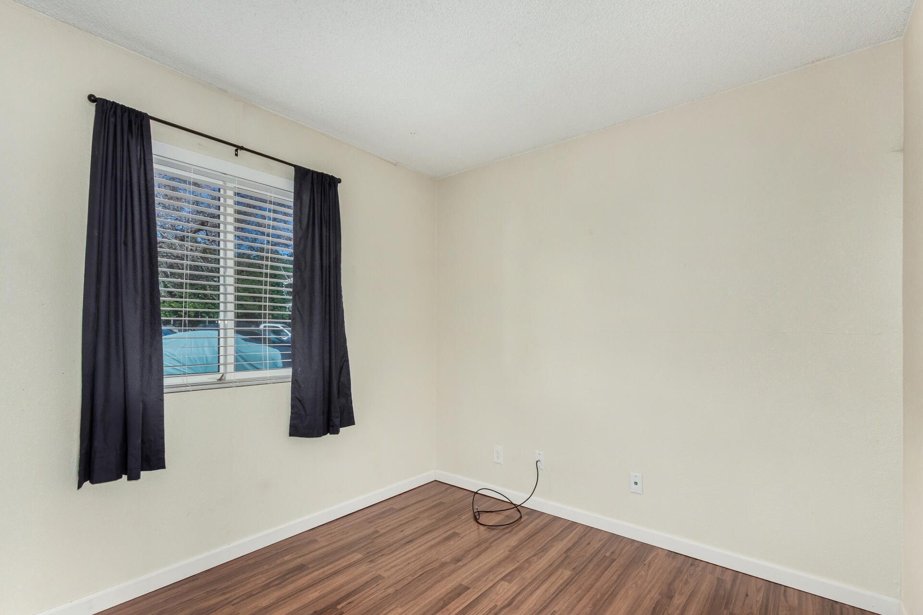 2323 E Kathleen Road 
