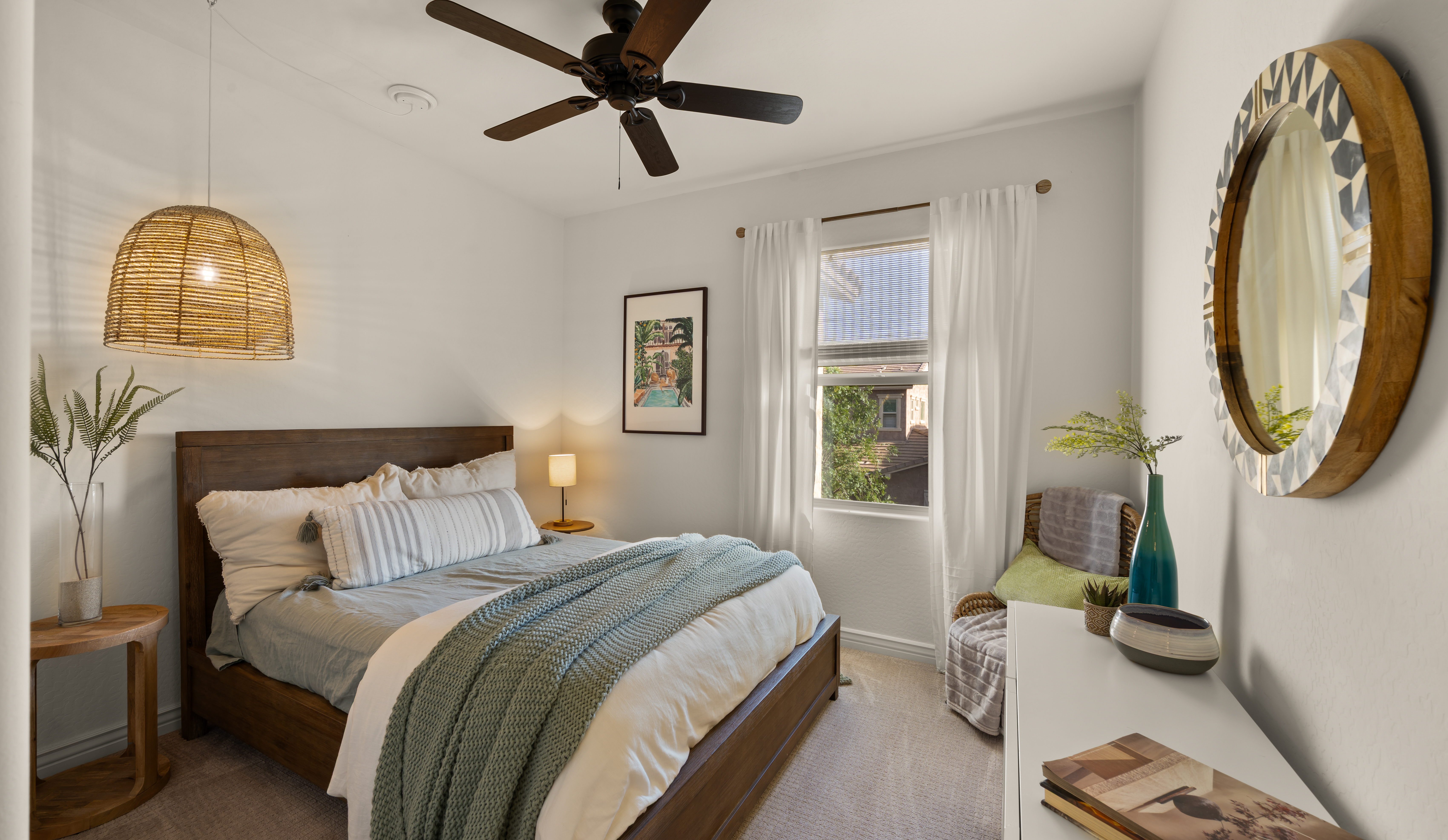 4724 E Parkside Lane 